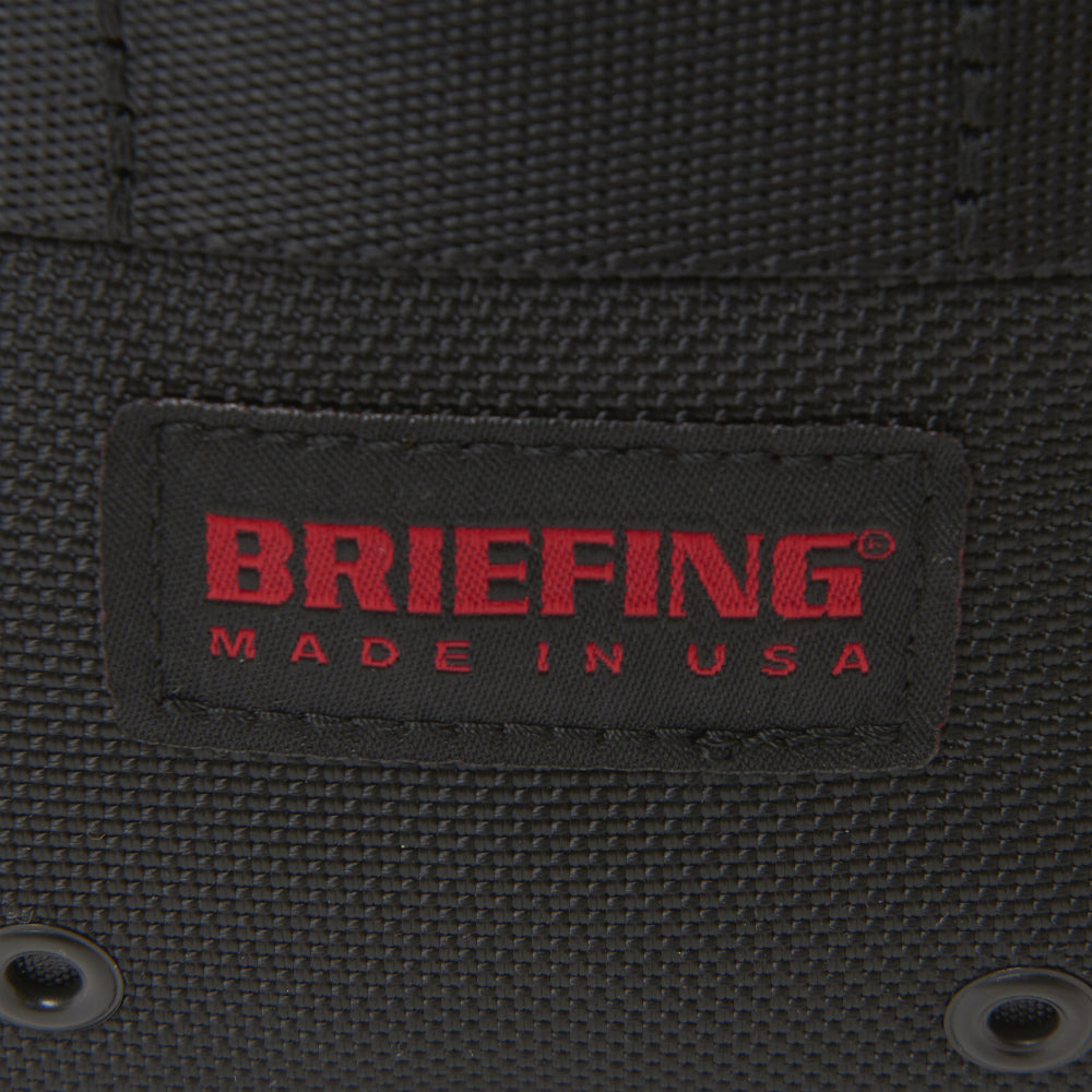 BRIEFINGが使用しているマテリアルの中で最もヘビーな、強度や耐久性、耐摩耗性に優れた「バリスティックナイロン」を使用。