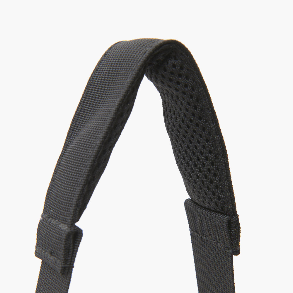 ショルダーベルトにはクッション材を搭載し、肩への負担を軽減。