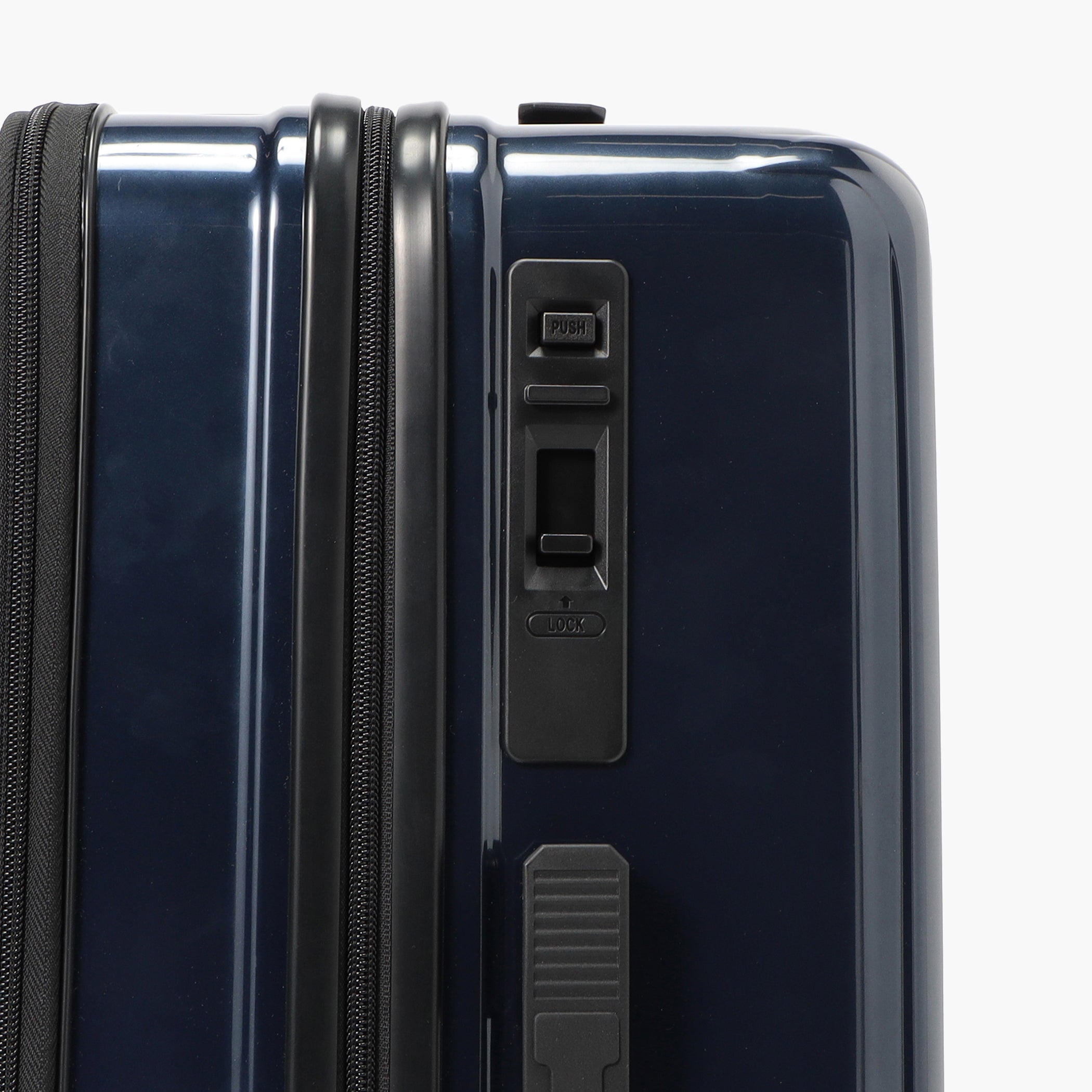 電車などの移動の際に、ケース本体が動いてしまうことを防ぐキャスターロック搭載。