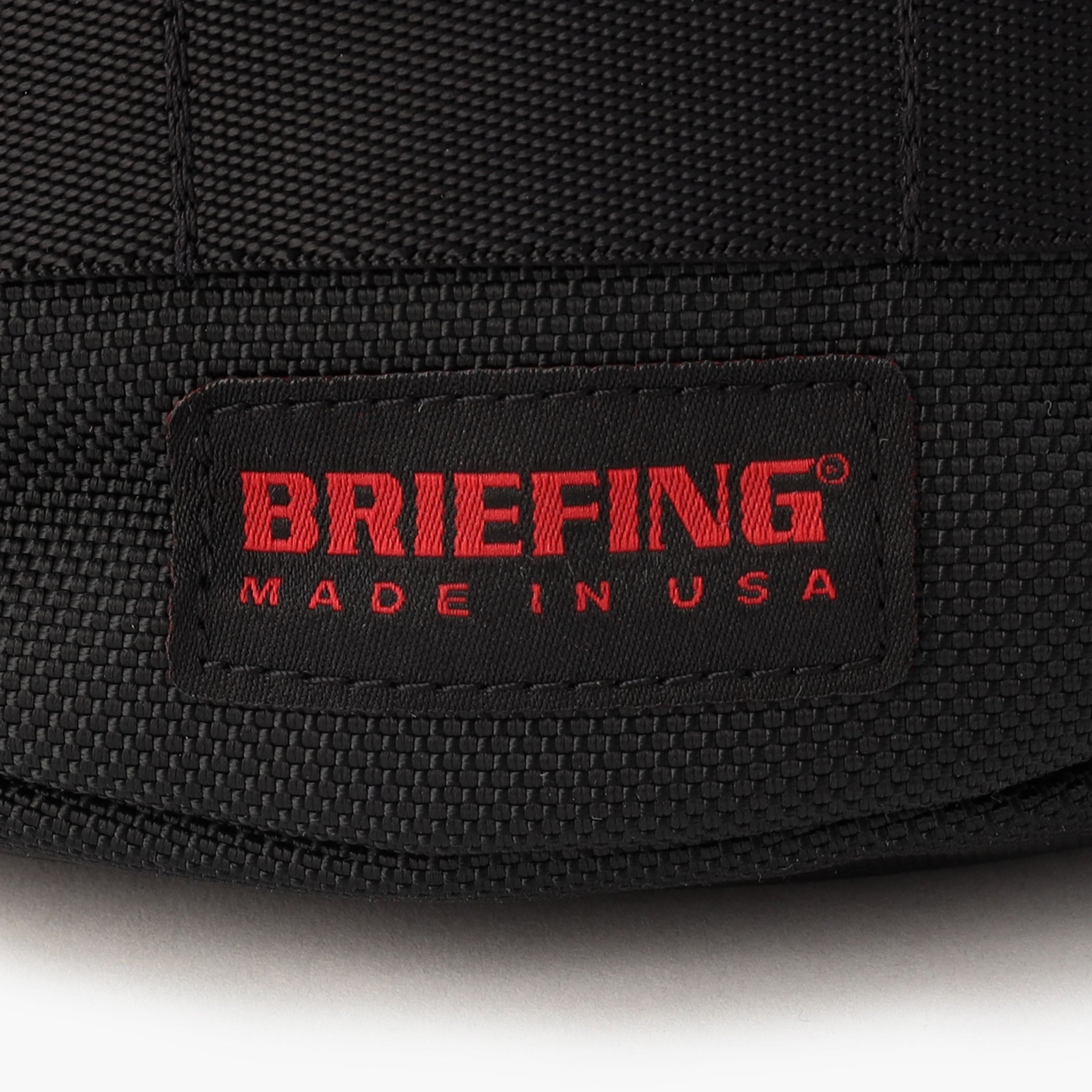 通常のナイロンより強度があり、耐久性・耐摩耗性にすぐれた「バリスティックナイロン」をメインに使用。