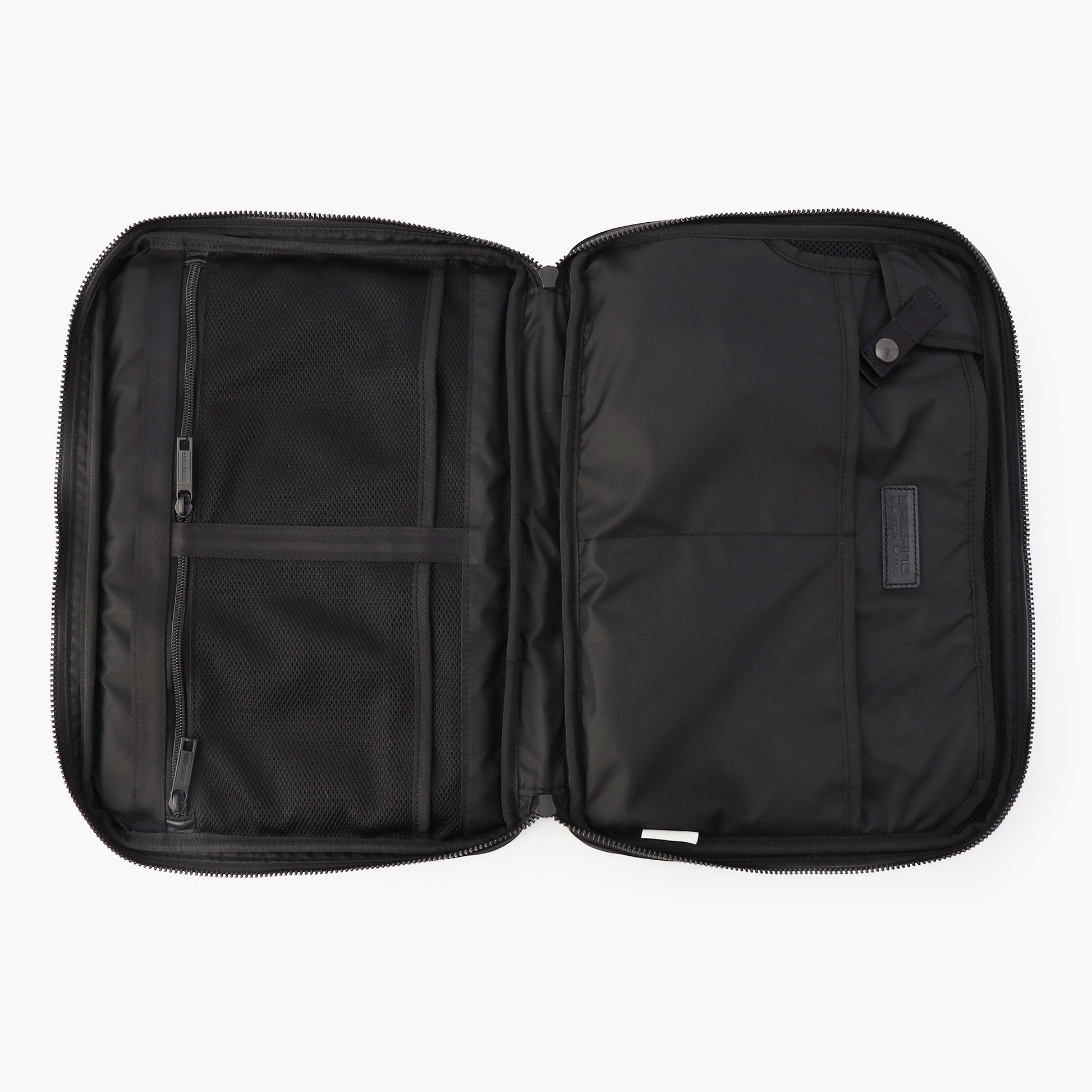 180度開閉するので、収納がしやすいだけでなく、一目で収納したアイテムを見つけやすいです。