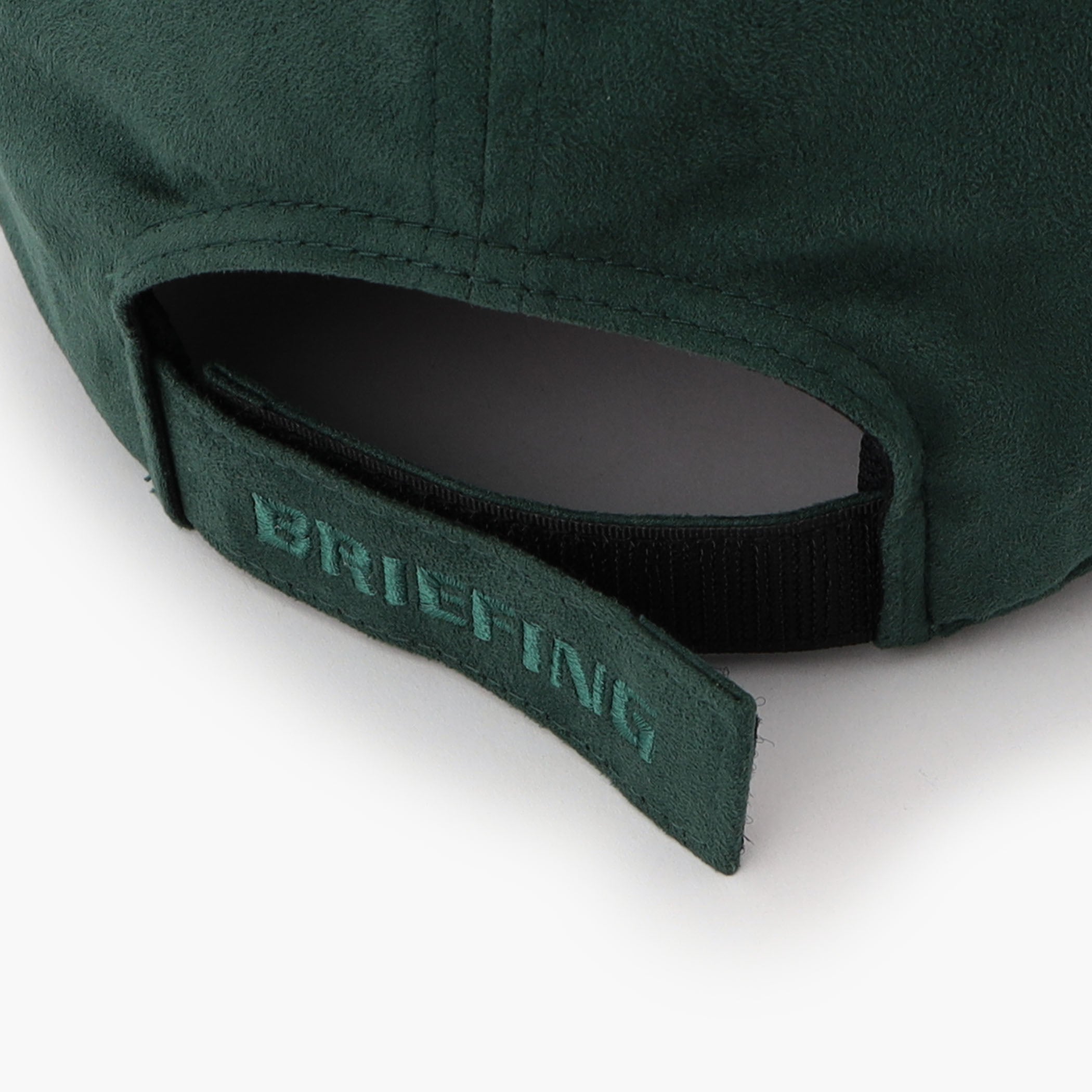 バックスタイルの面テープでサイズ調節が可能です。