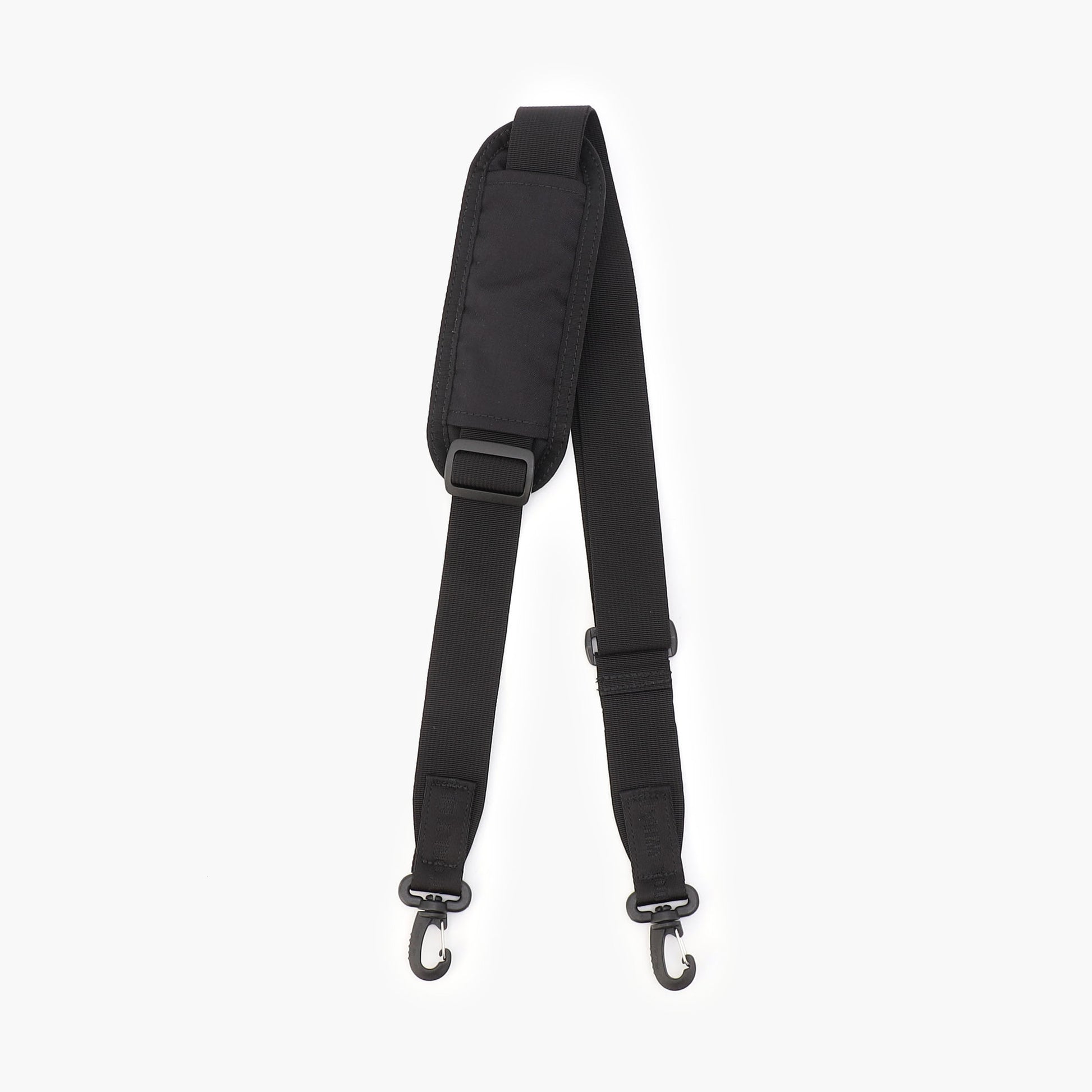 取り外し可能なショルダーストラップが付属。荷物の量や、利用シーンなどに合わせて使い分けが可能です。