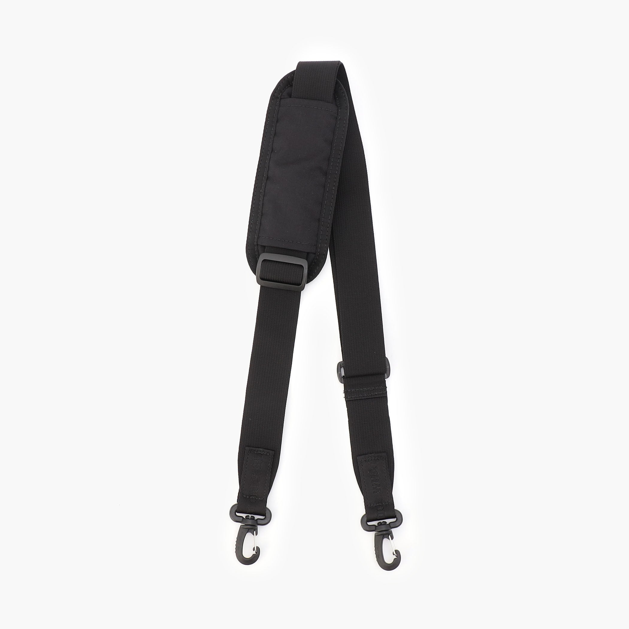 取り外し可能なショルダーストラップが付属。荷物の量や、利用シーンなどに合わせて使い分けが可能です。