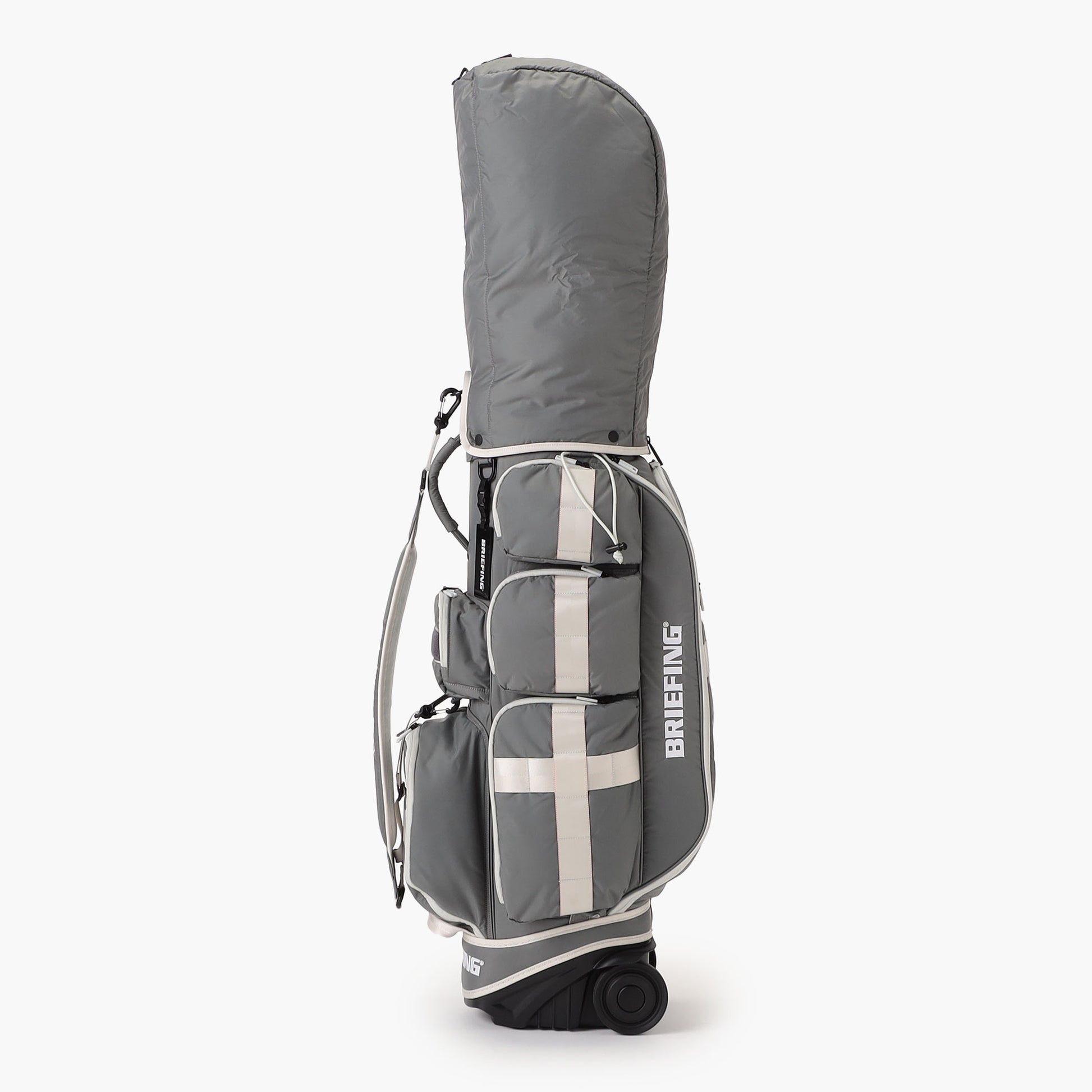 キャスター付きモデルはCR-6 #02のデザインをベースにポケット等全体を調整。機動力と収納性能を兼ね備えたデザインに仕上げました。