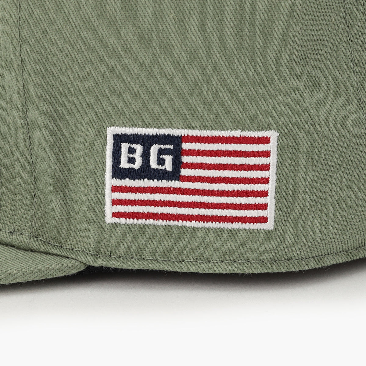 BRIEFING MEN’S BASIC FLAT VISOR CAP, Accessories, Golf