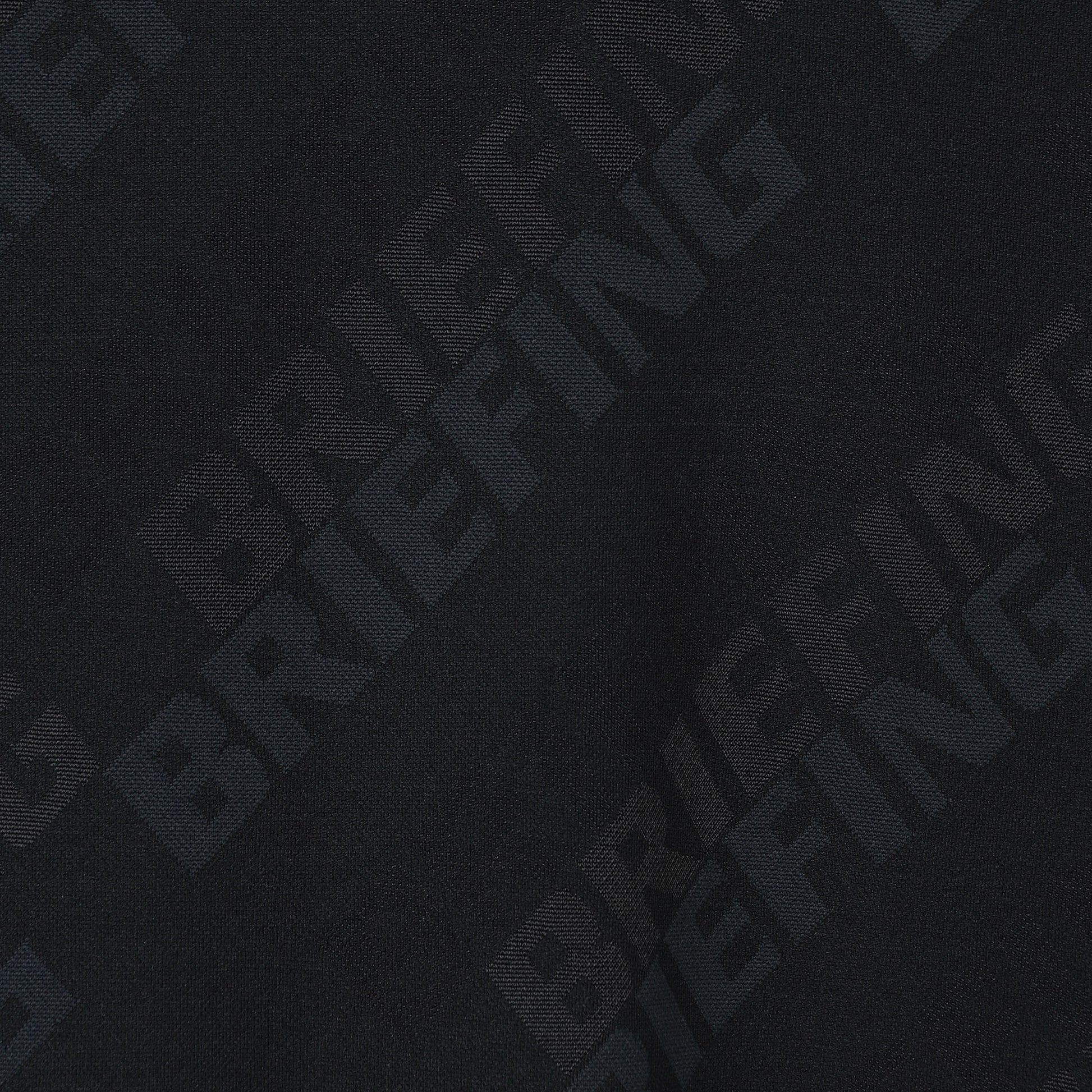 異なる織柄で表現されたBRIEIFNGロゴを組み合わせた総柄デザイン。