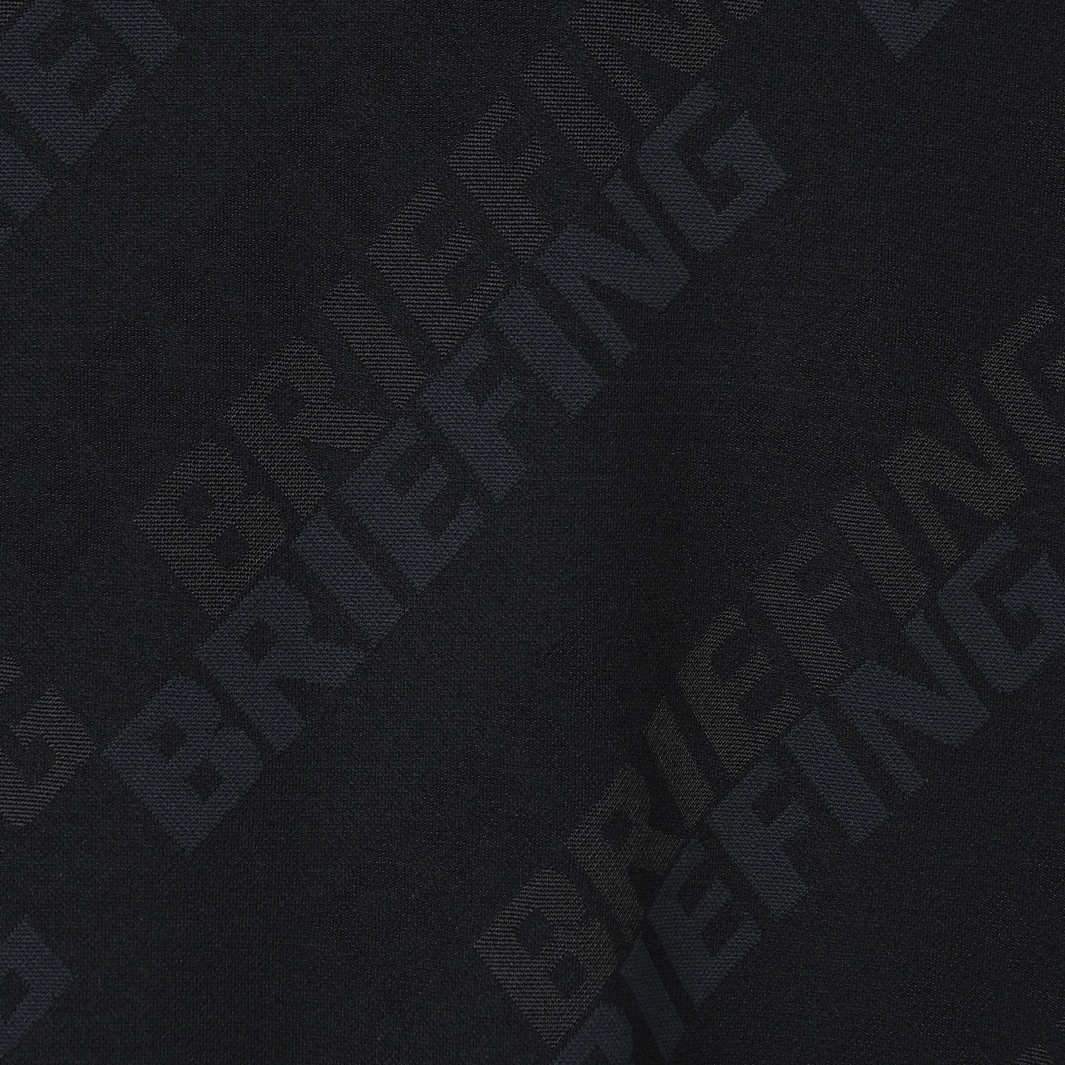 異なる織柄で表現されたBRIEIFNGロゴを組み合わせた総柄デザイン。