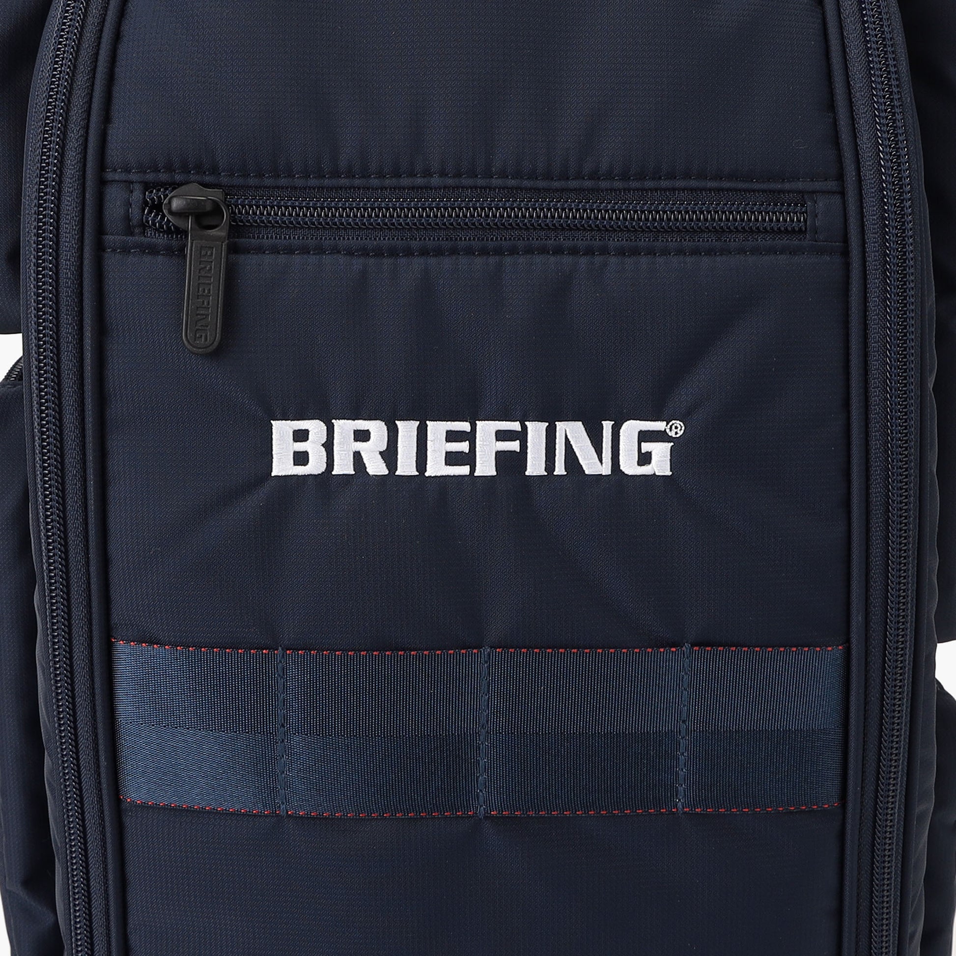 100デニールのコーデュラナイロンをドビー織機にてマイクロリップに織り上げた、BRIEFING GOLFオリジナルの素材をメインに使用。