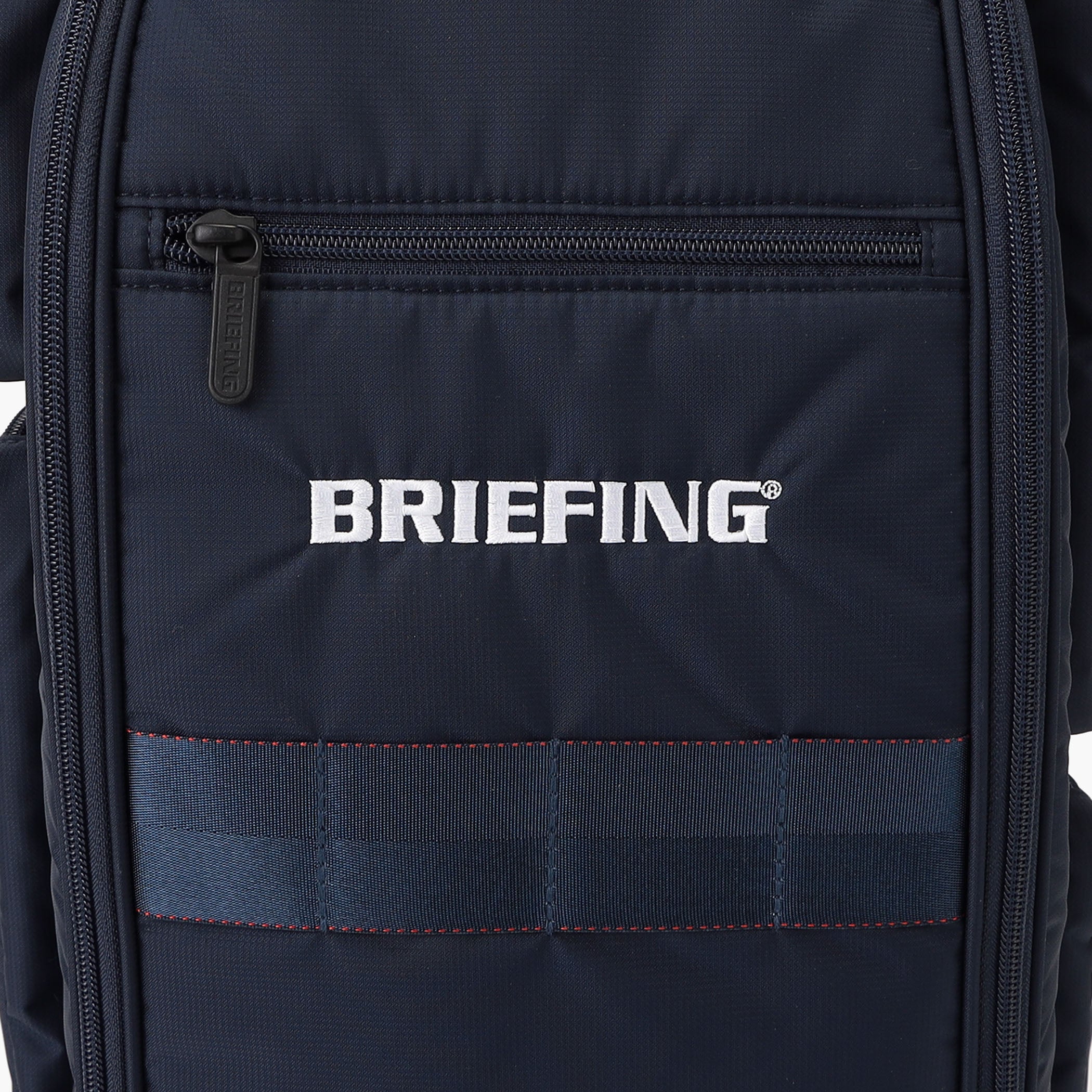 100デニールのコーデュラナイロンをドビー織機にてマイクロリップに織り上げた、BRIEFING GOLFオリジナルの素材をメインに使用。