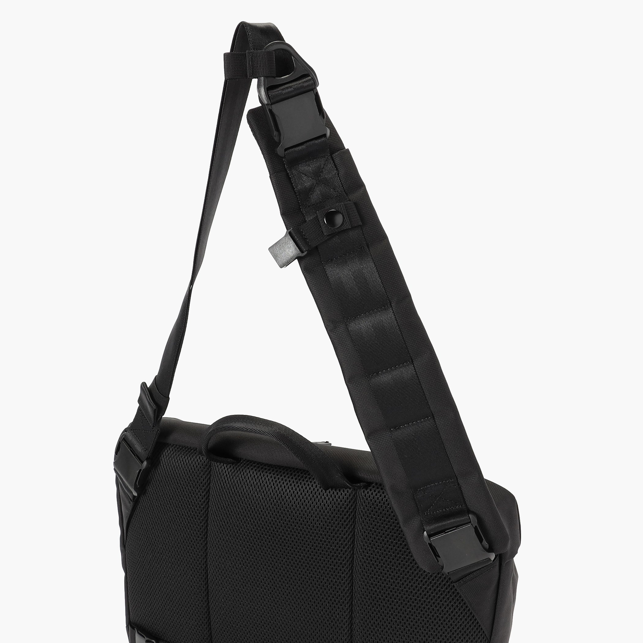 MFC MESSENGER M Urban Messenger Bag with 16 Inch Laptop Sleeve