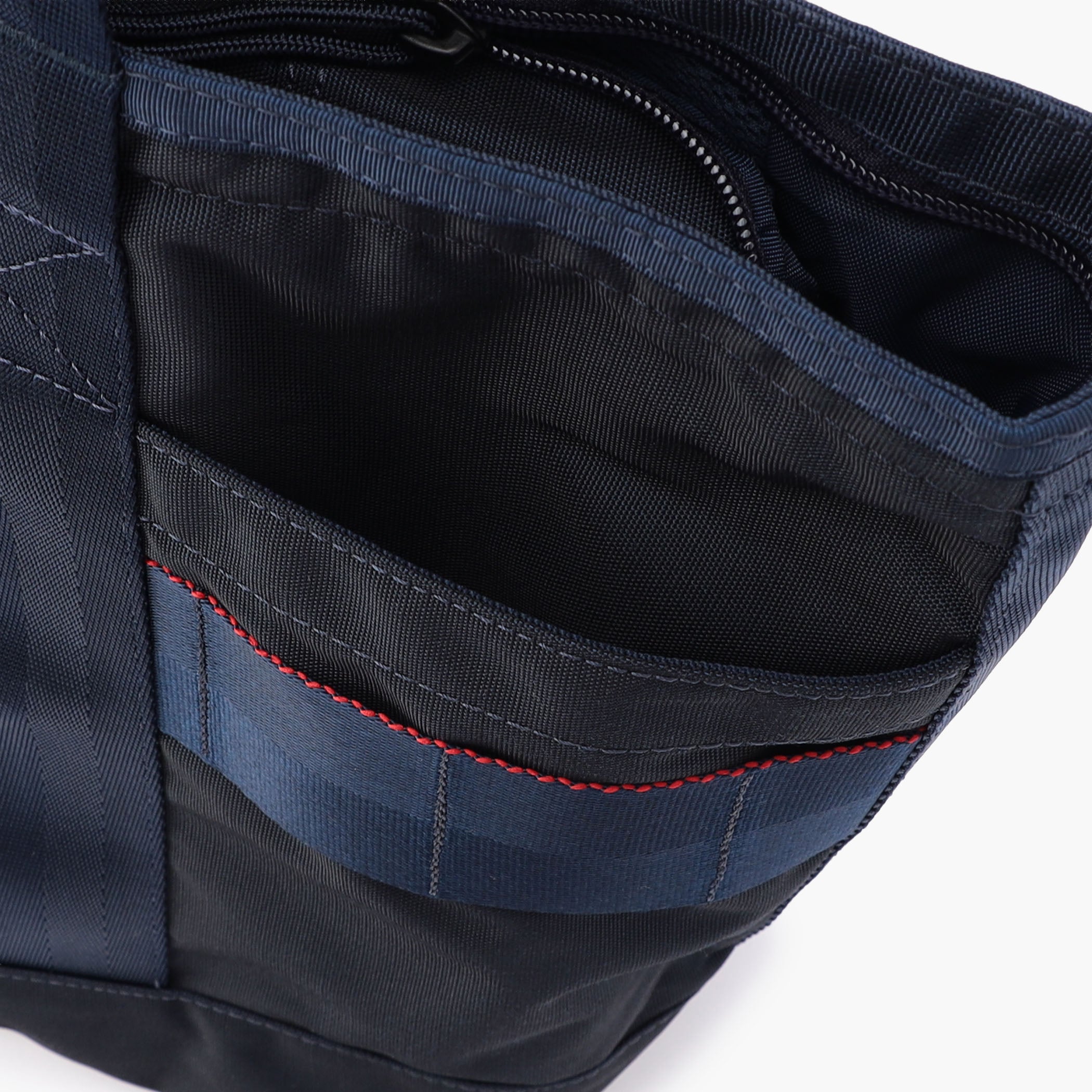 DISCRETE TOTE M MW GENII Smart Storage Business Tote - BRIEFING
