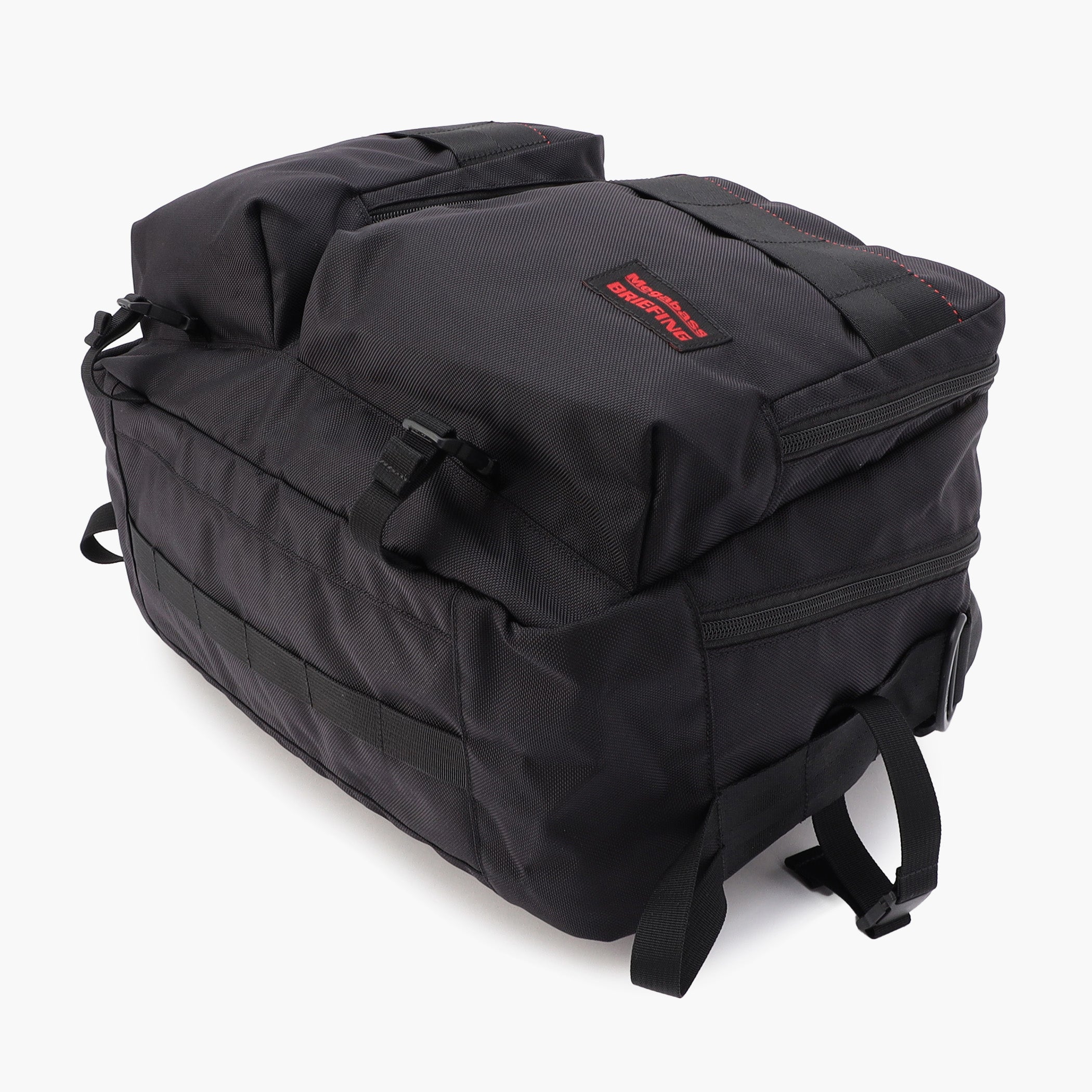 ボトムのストラップにはパックロッドをホールドすることも可能。