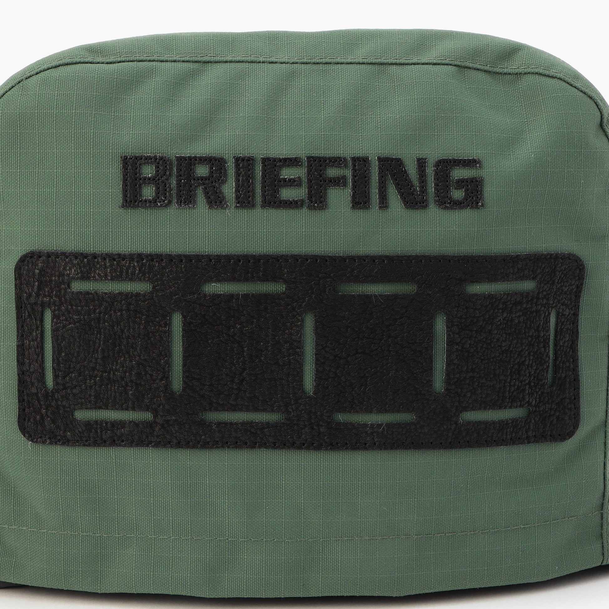 ハイブリットレザーのアクセントを落とし込んだクラス感ある佇まいで、他と差が付くGOLFスタイルに。