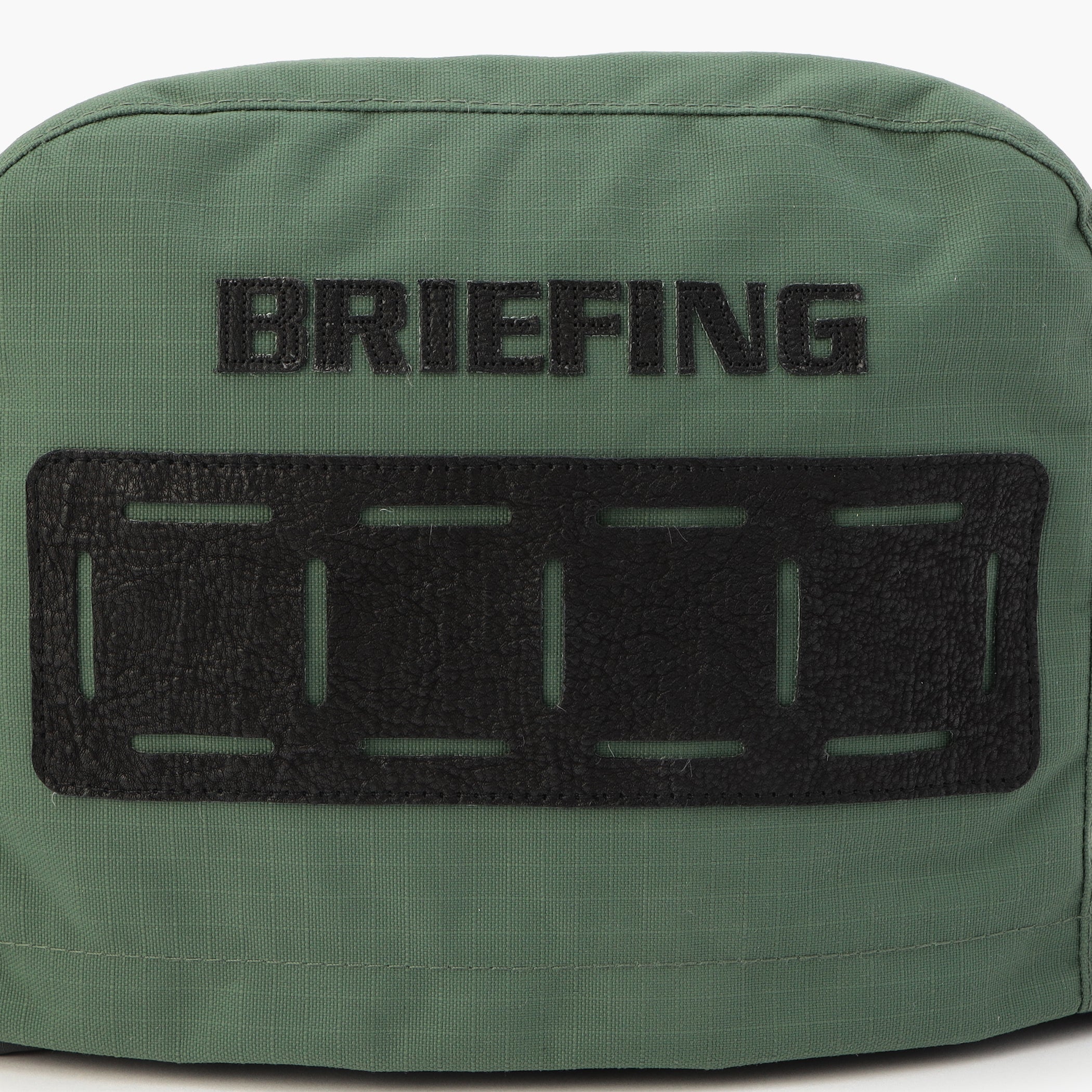 ハイブリットレザーのアクセントを落とし込んだクラス感ある佇まいで、他と差が付くGOLFスタイルに。