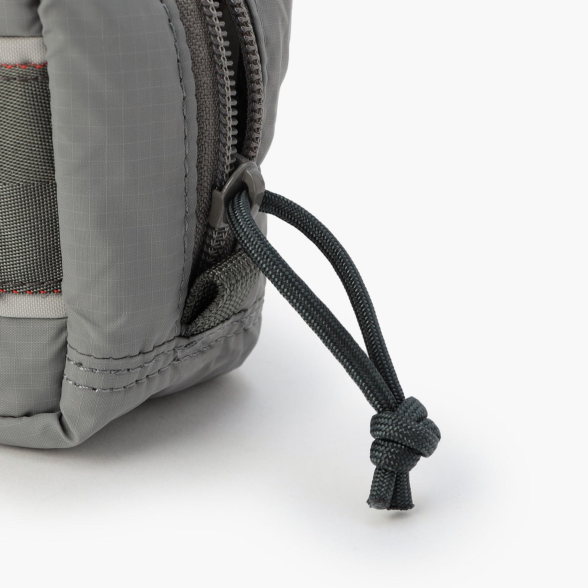 BRIEFING PP DEVICE POUCH M, Goods, Business