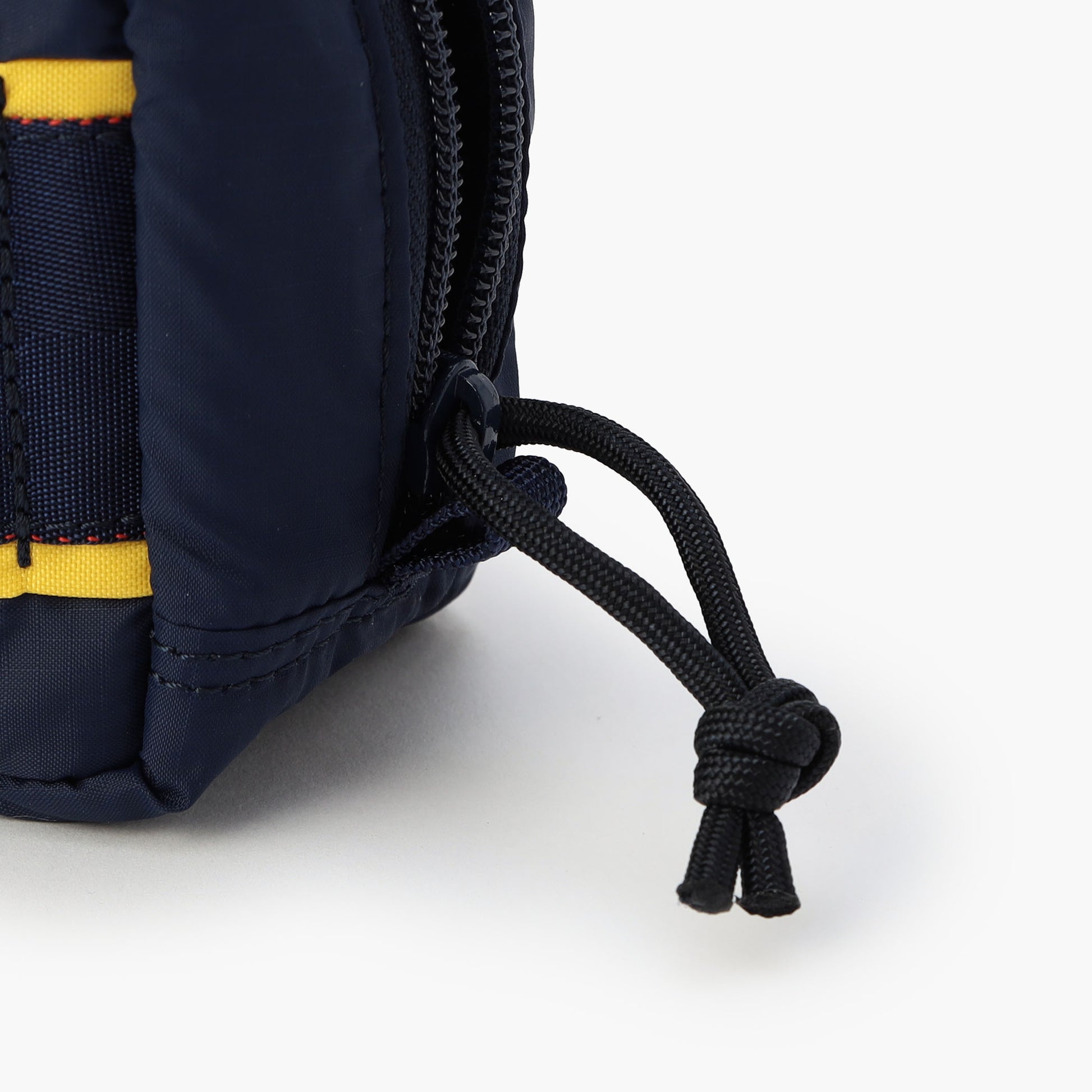 BRIEFING PP DEVICE POUCH M, Goods, Business