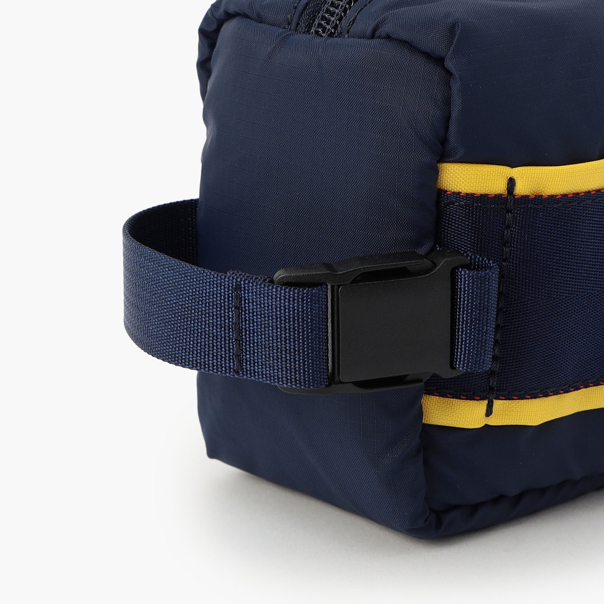 BRIEFING PP DEVICE POUCH M, Goods, Business