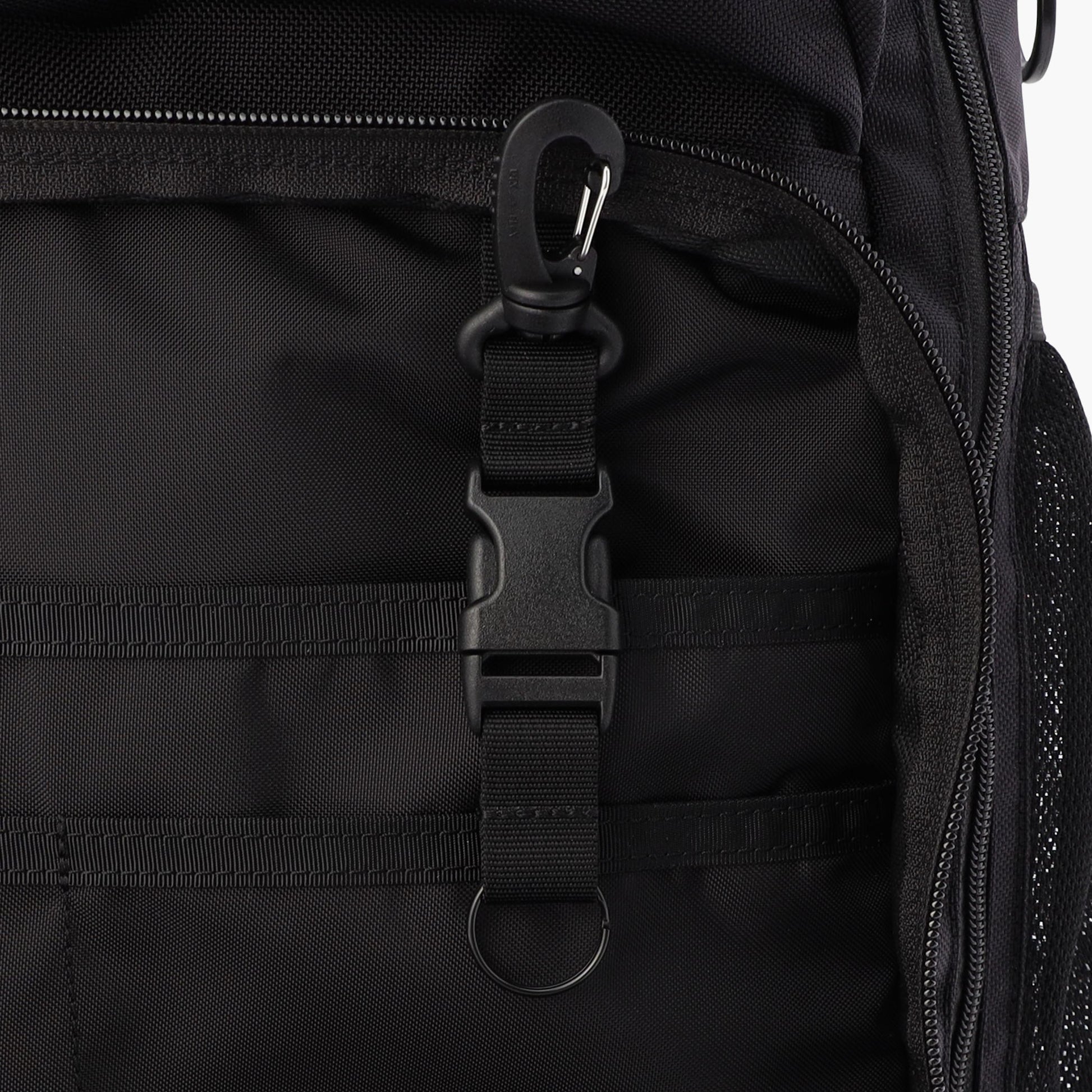 着脱式キーリングとナスカンを搭載しました。