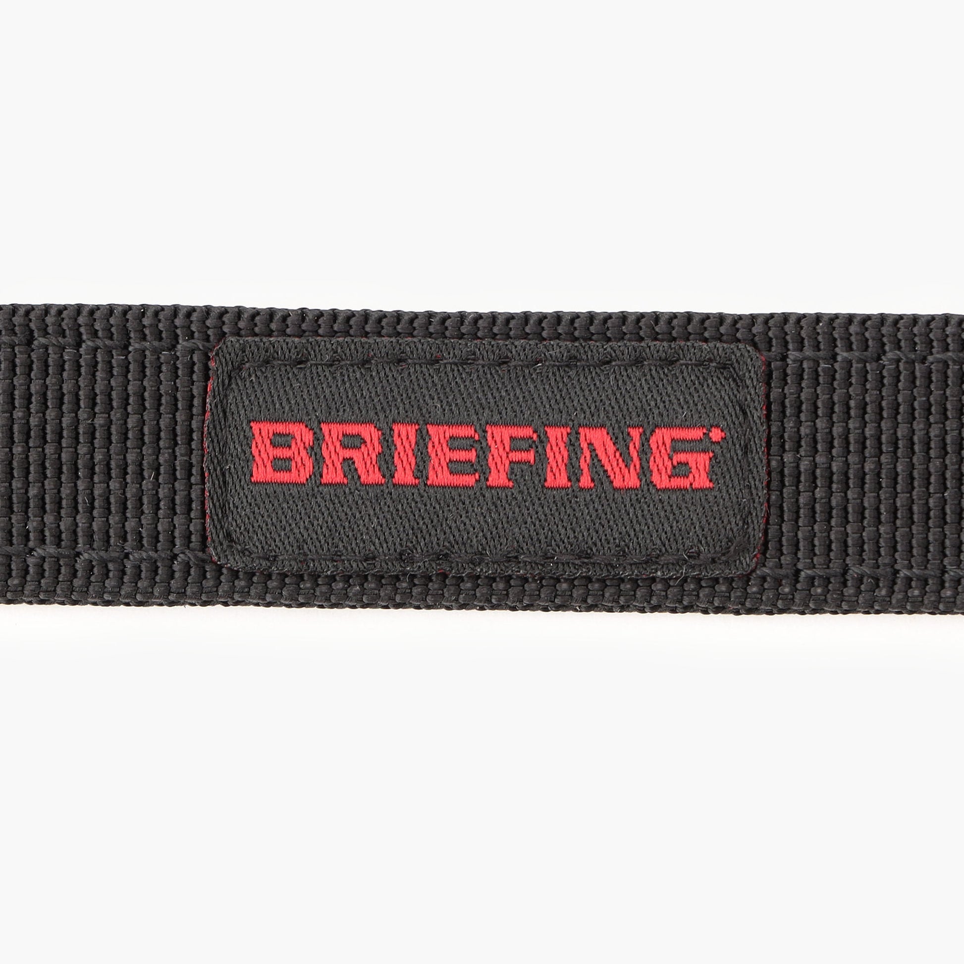 BRIEFINGが得意とする強度を備えたナイロンをメイン素材に使用。
