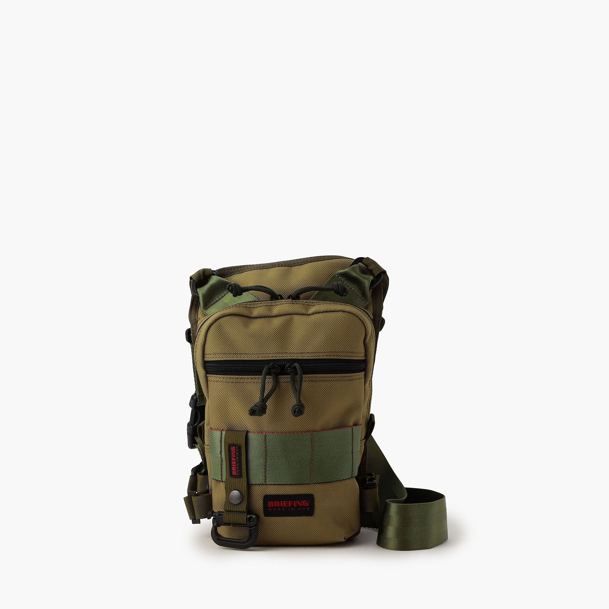 BRIEFINGの原点、「MADE IN USA」の過去のアーカイブより、復刻のリクエストを数多くいただいていた『DROP POUCH』を限定復刻。