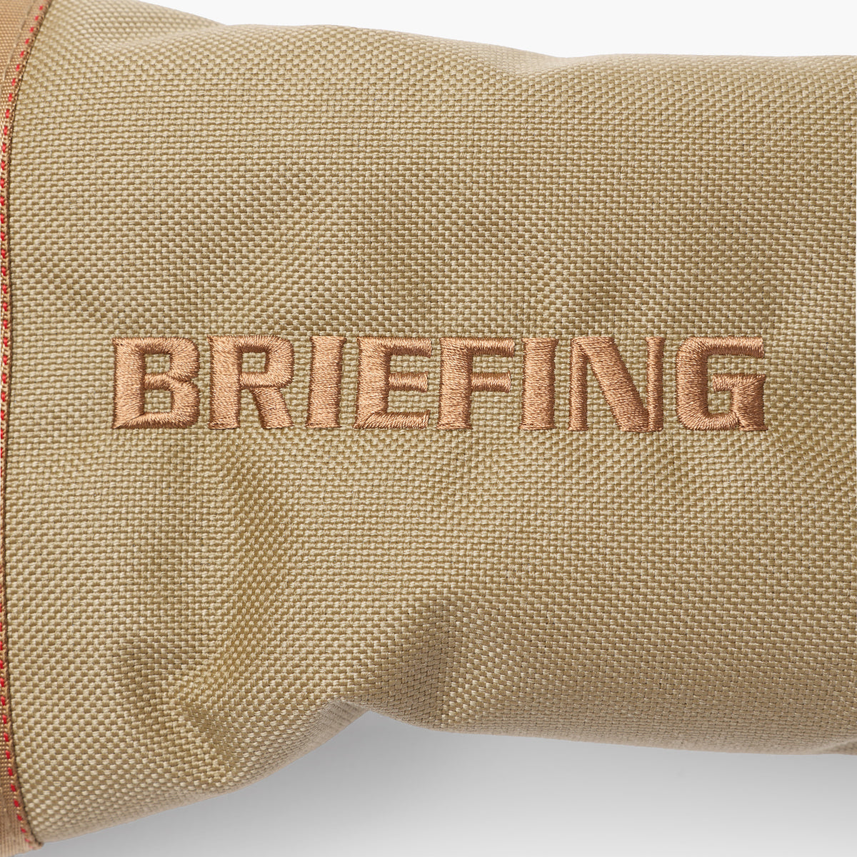 ロゴ表現、ウェビングテープ、内部のボアにテーマカラーのコヨーテを採用。BRIEFINGらしいミリタリーのエッセンスをプラス。