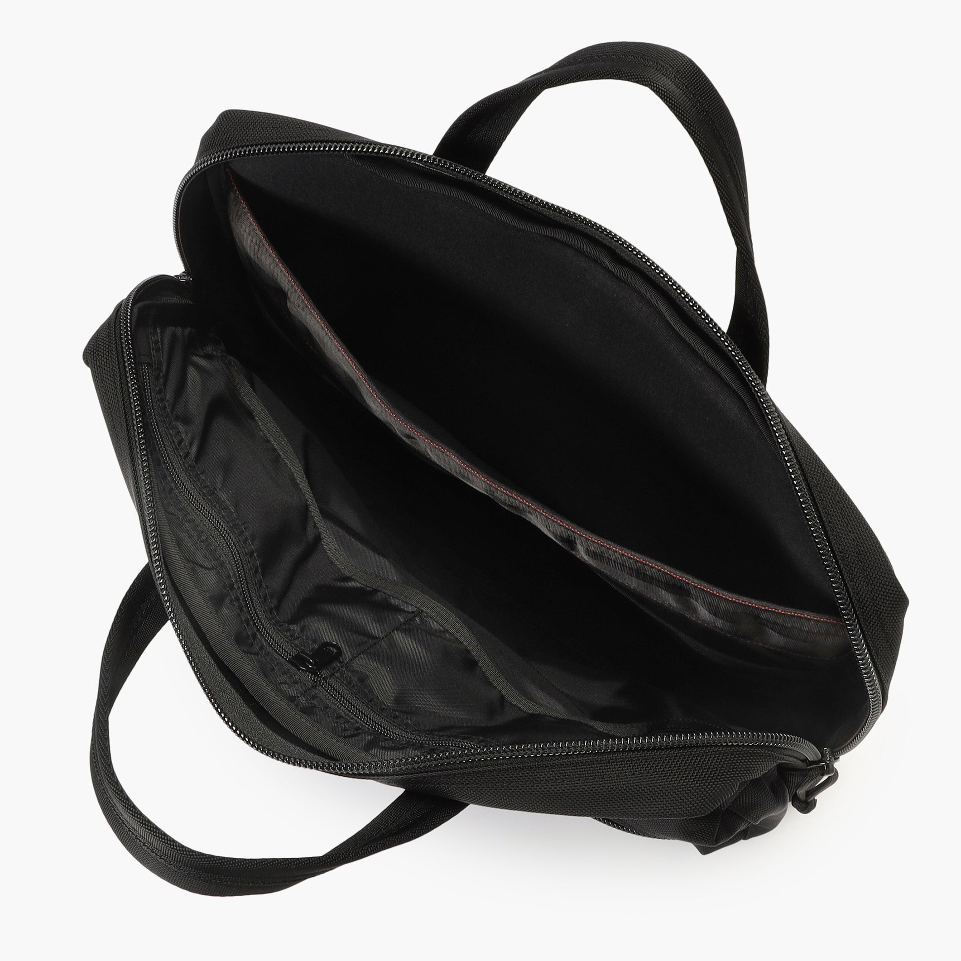 クッション材搭載のPCスリーブには、16インチ程度のPCを収納可能。