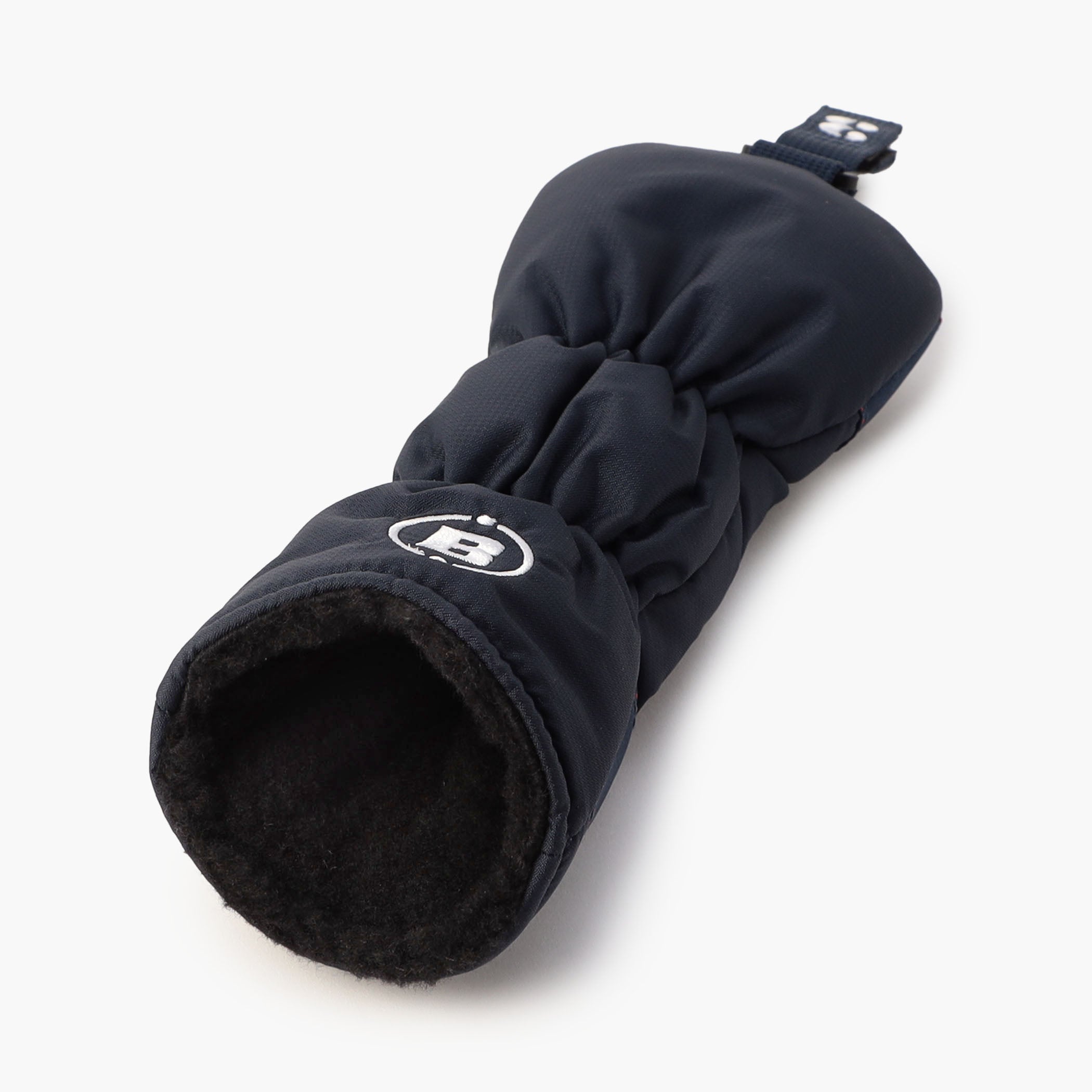 カバー内部にはボア素材を用いることで、クッション性を高め、クラブに傷がつきにくい構造に。