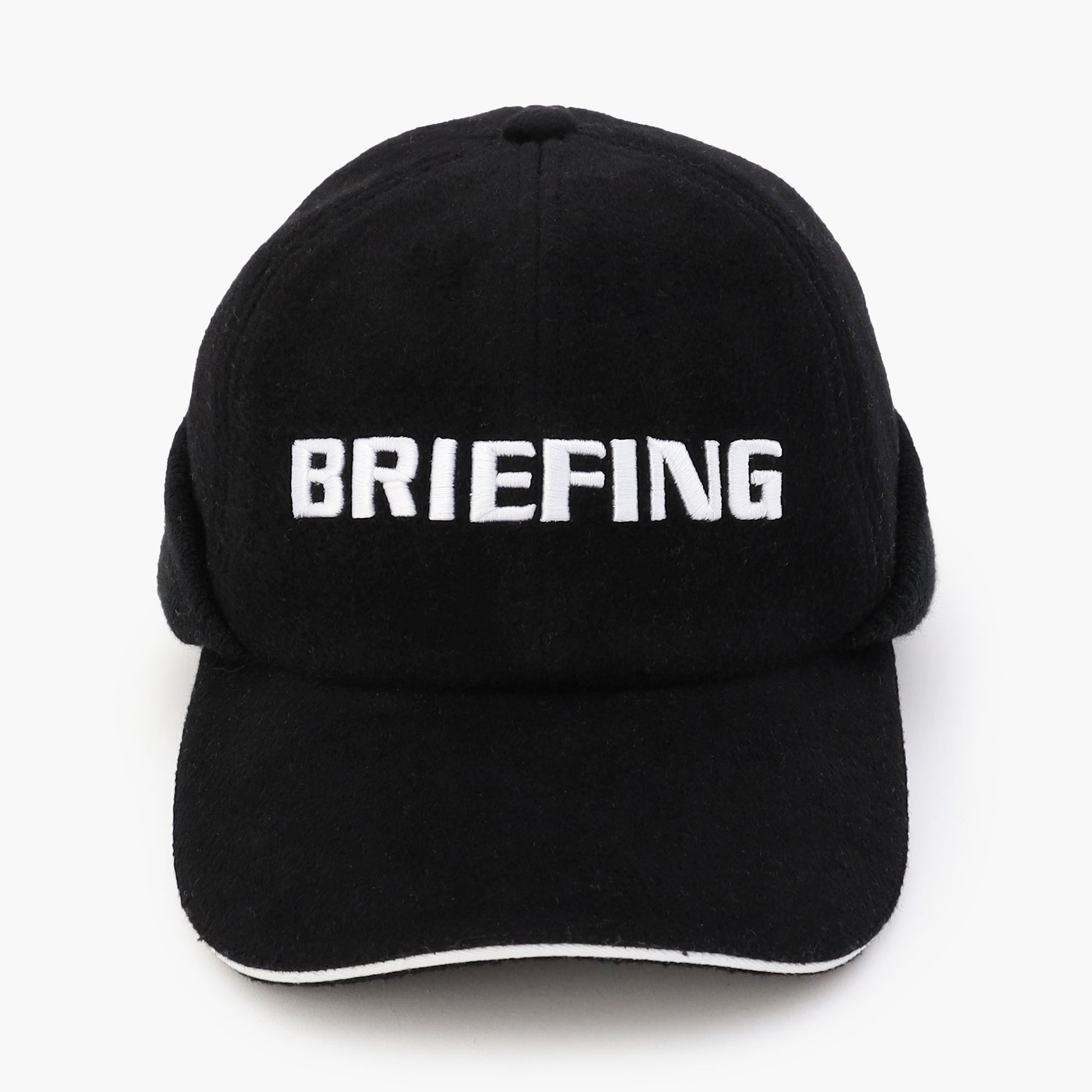 フロントとバックにはBRIEFINGロゴは刺繡の凹凸で表現しました。