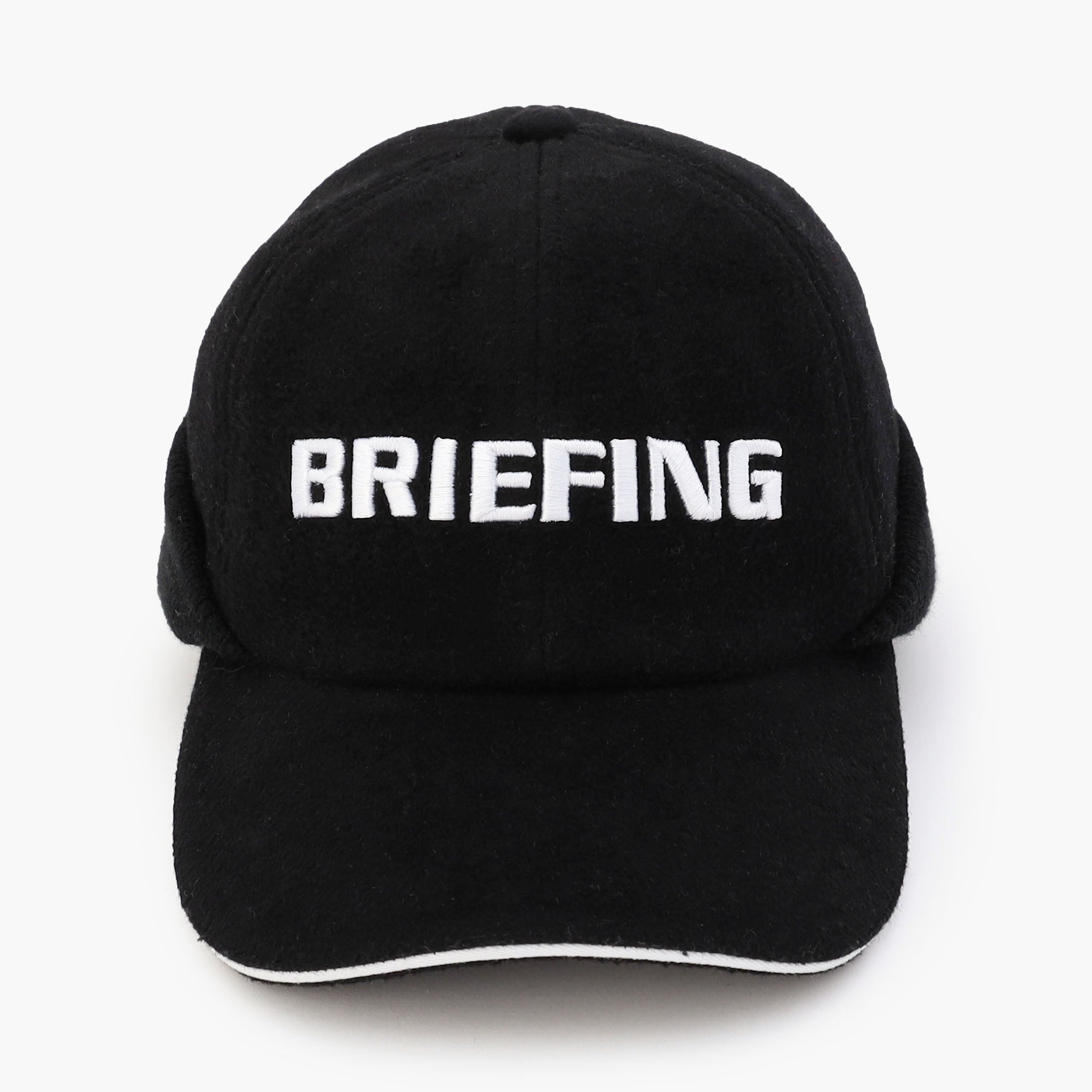 フロントとバックにはBRIEFINGロゴは刺繡の凹凸で表現しました。