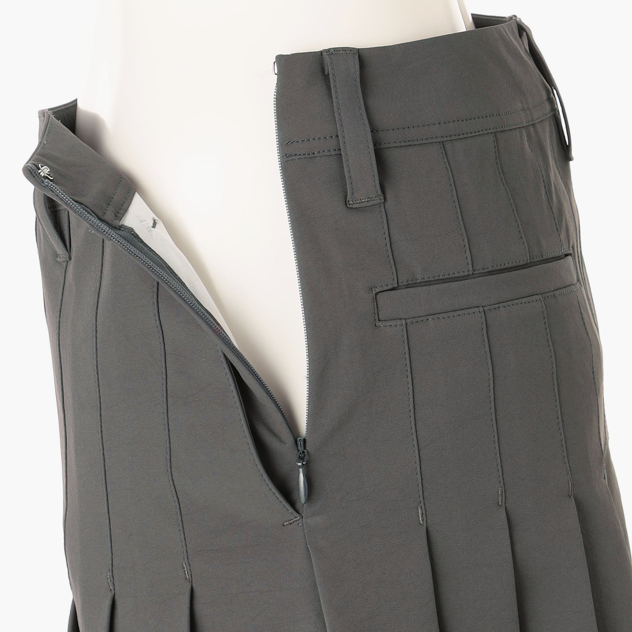 REF WOMEN’S STRETCH PLEATED SKIRT
