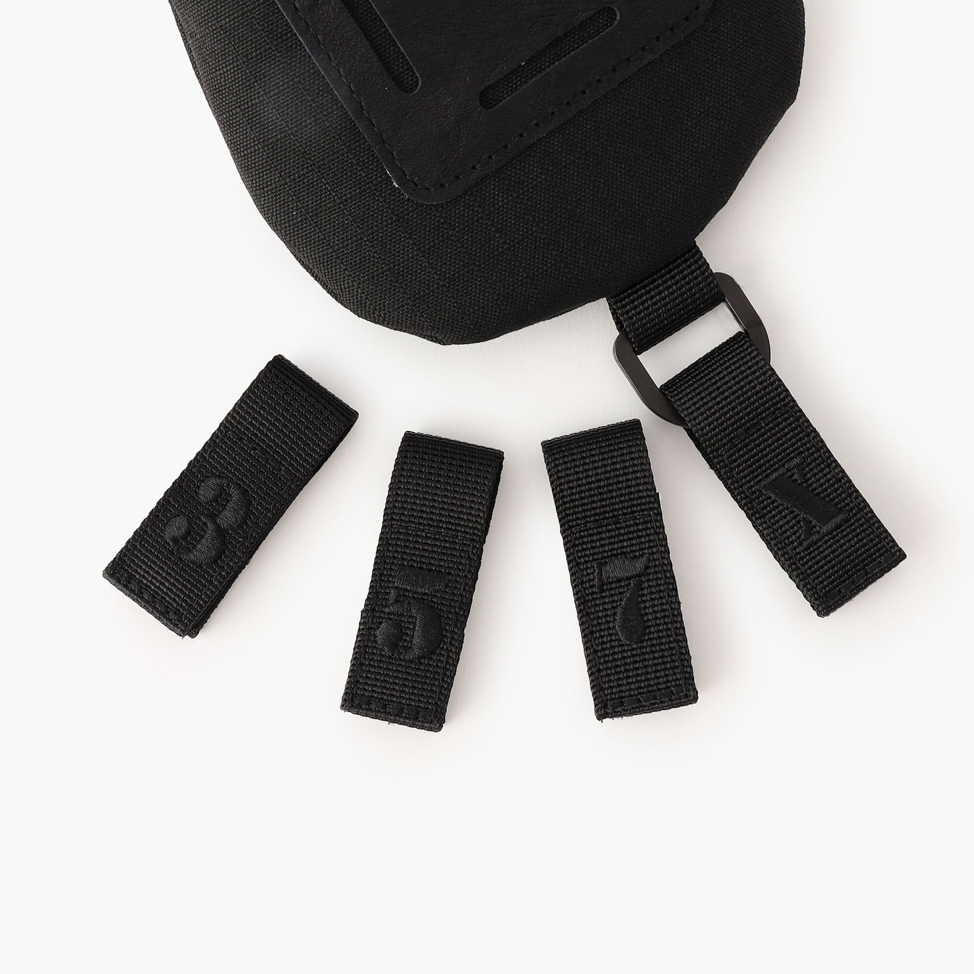 番手表示の文字パーツは「3」「5」「7」「X」が付属いたします。