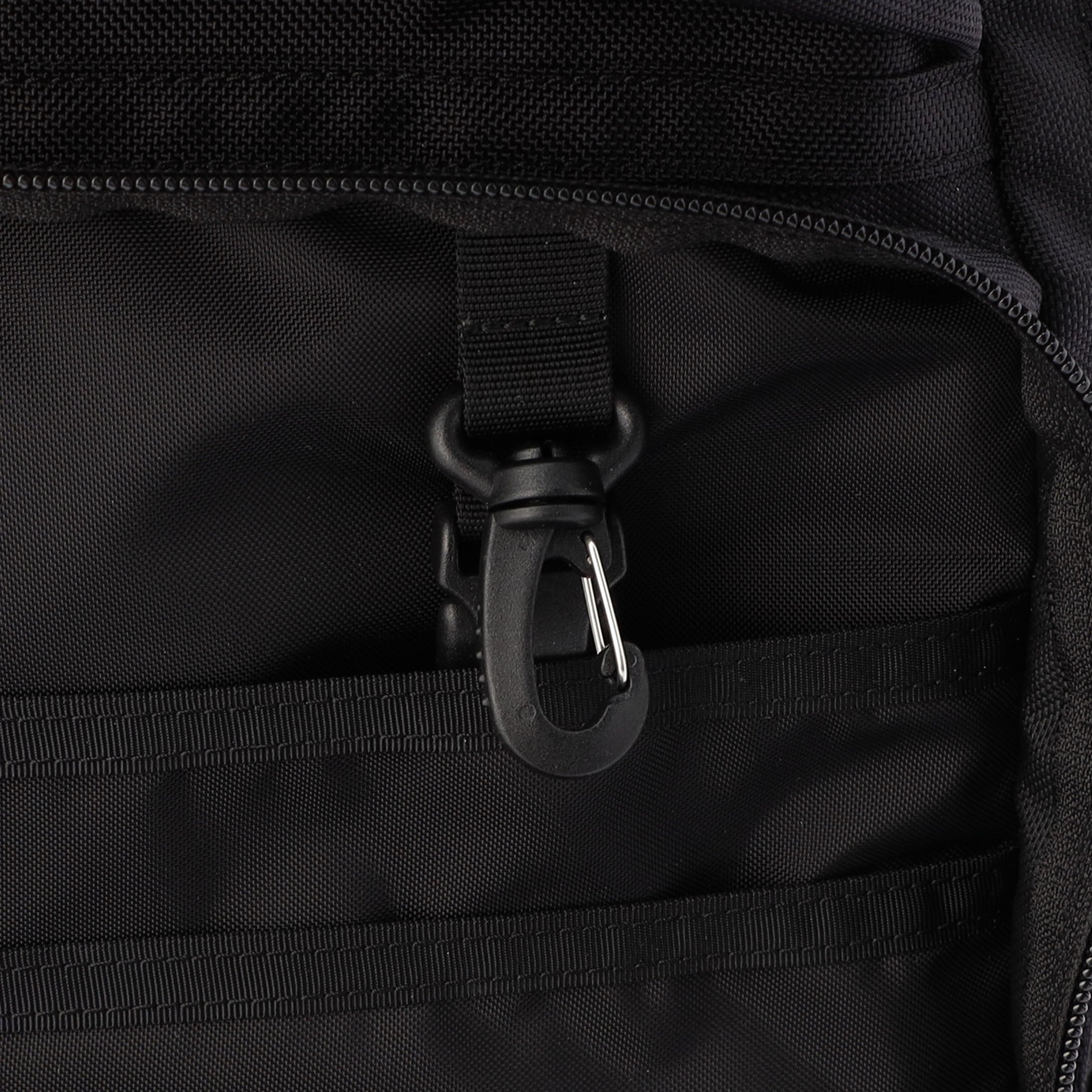 着脱式キーリングとナスカンを搭載しました。