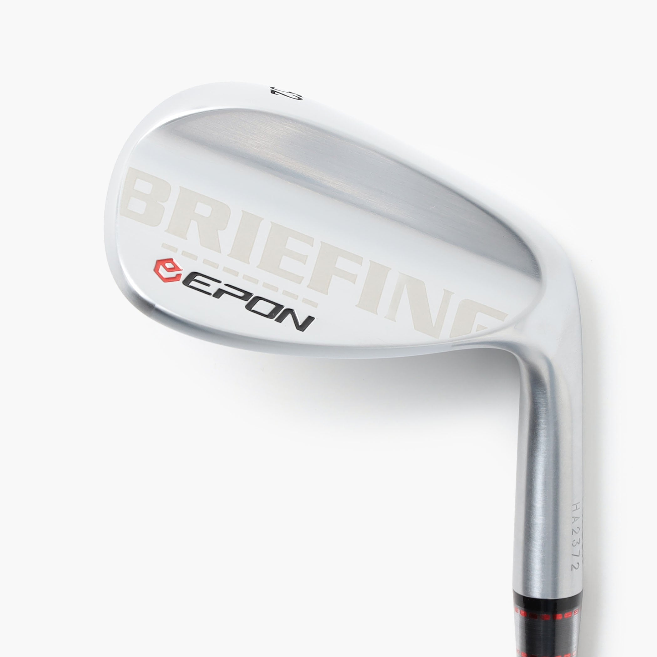 BRIEFINGネームとステッチラインをレーザーで刻印。通常ゴールドのEPONロゴを、BRIEFING ブランドカラーであるレッドに変更したスペシャルなディテール。