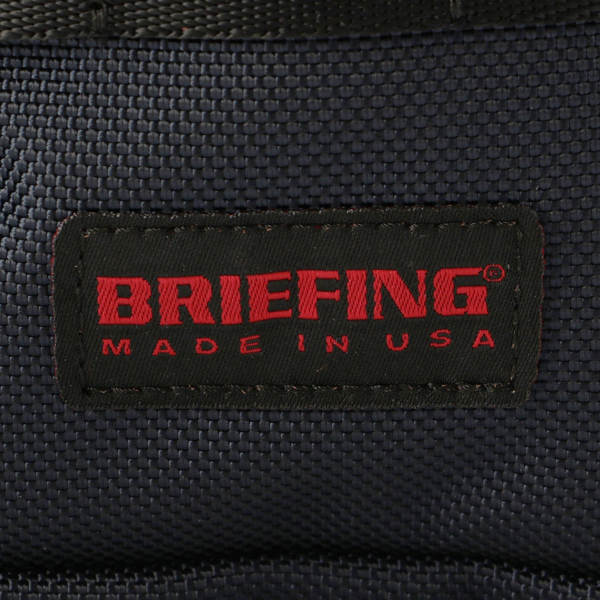 BRIEFINGが使用しているマテリアルの中で最もヘビー。強度や耐久性、耐摩耗性に優れた「バリスティックナイロン」を使用。