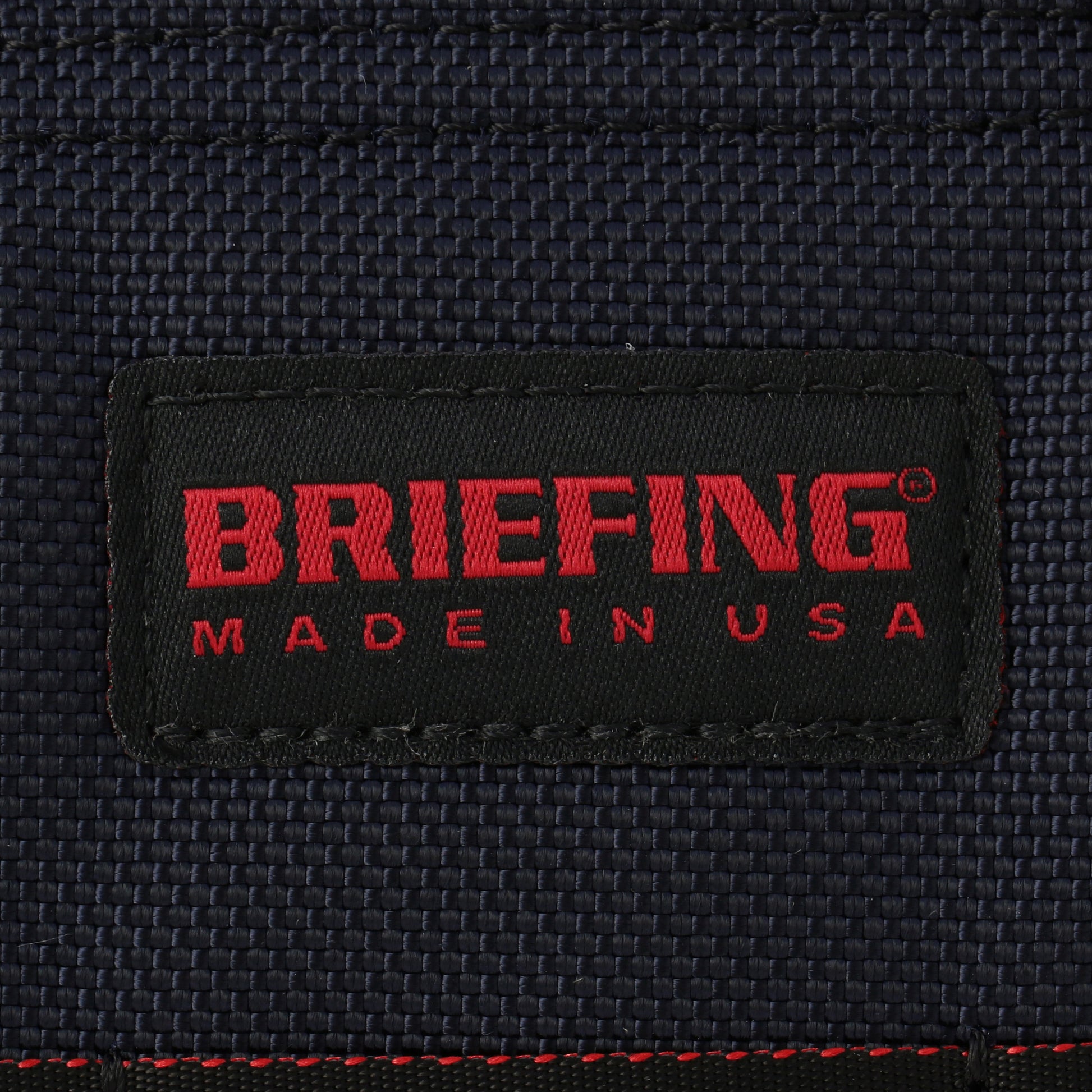BRIEFINGが使用しているマテリアルの中で最もヘビーな、強度や耐久性,耐摩耗性に優れた「バリスティックナイロン」を採用。