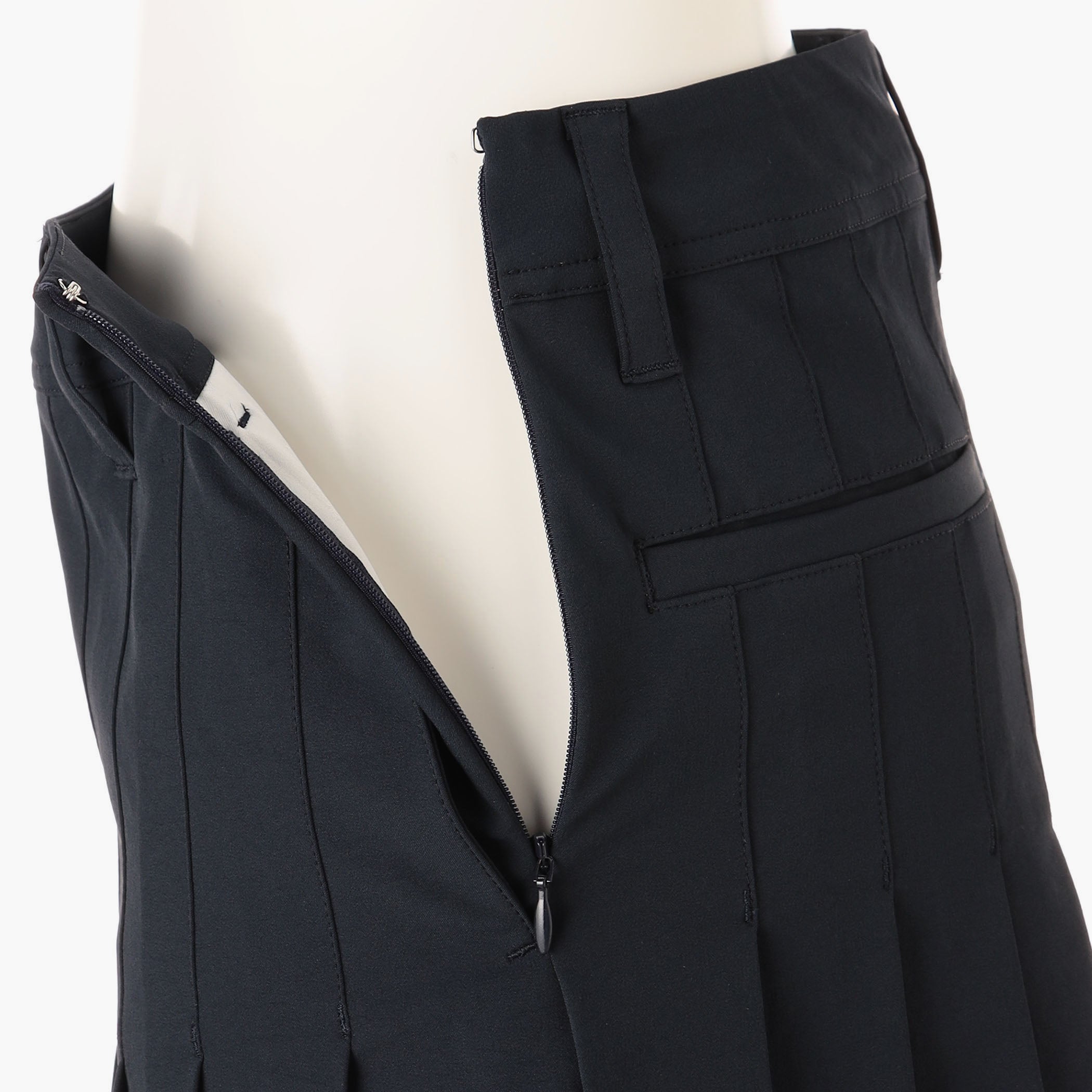 REF WOMEN’S STRETCH PLEATED SKIRT