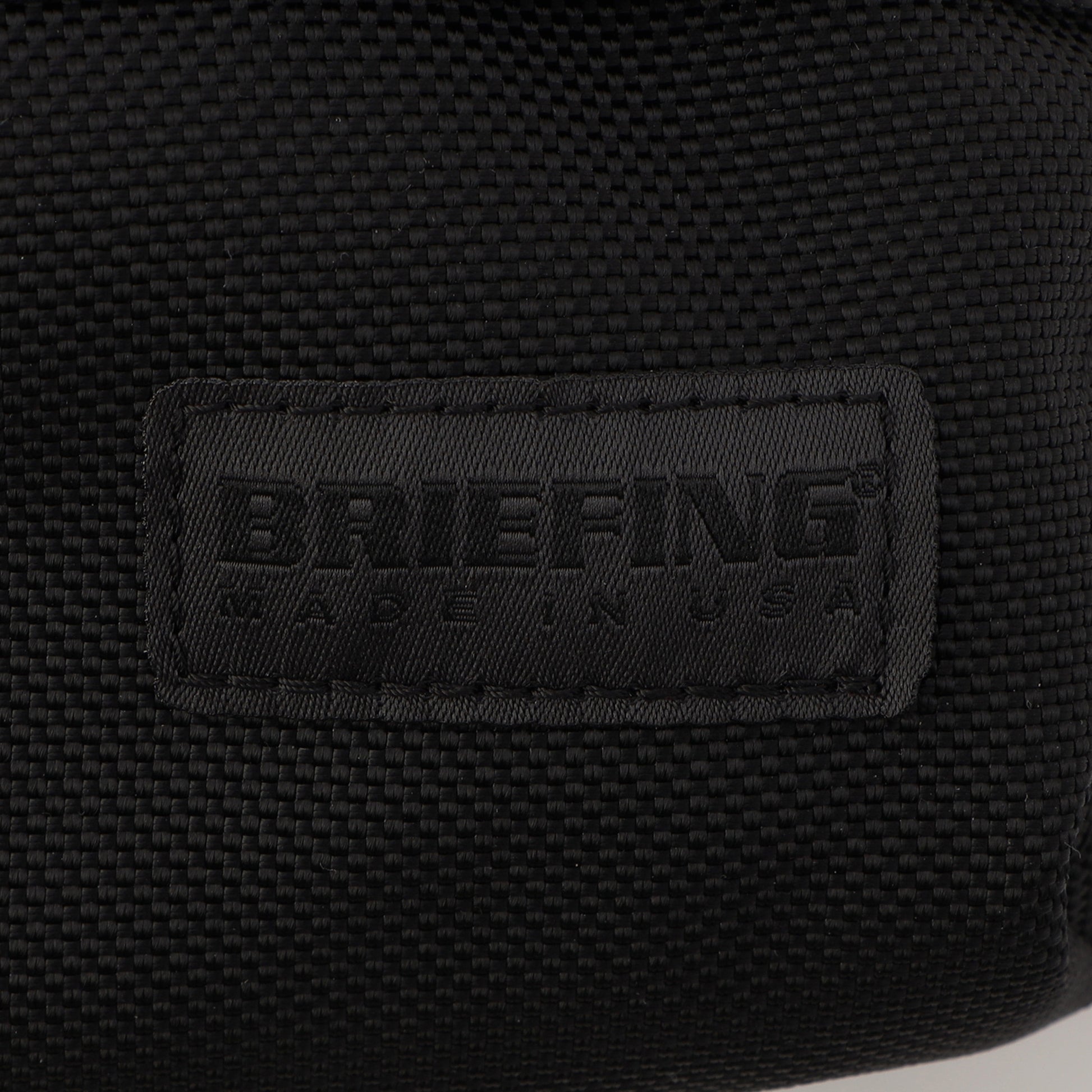 BRIEFINGが使用しているマテリアルの中で最もヘビーな、強度や耐久性、耐摩耗性に優れた「バリスティックナイロン」を採用。