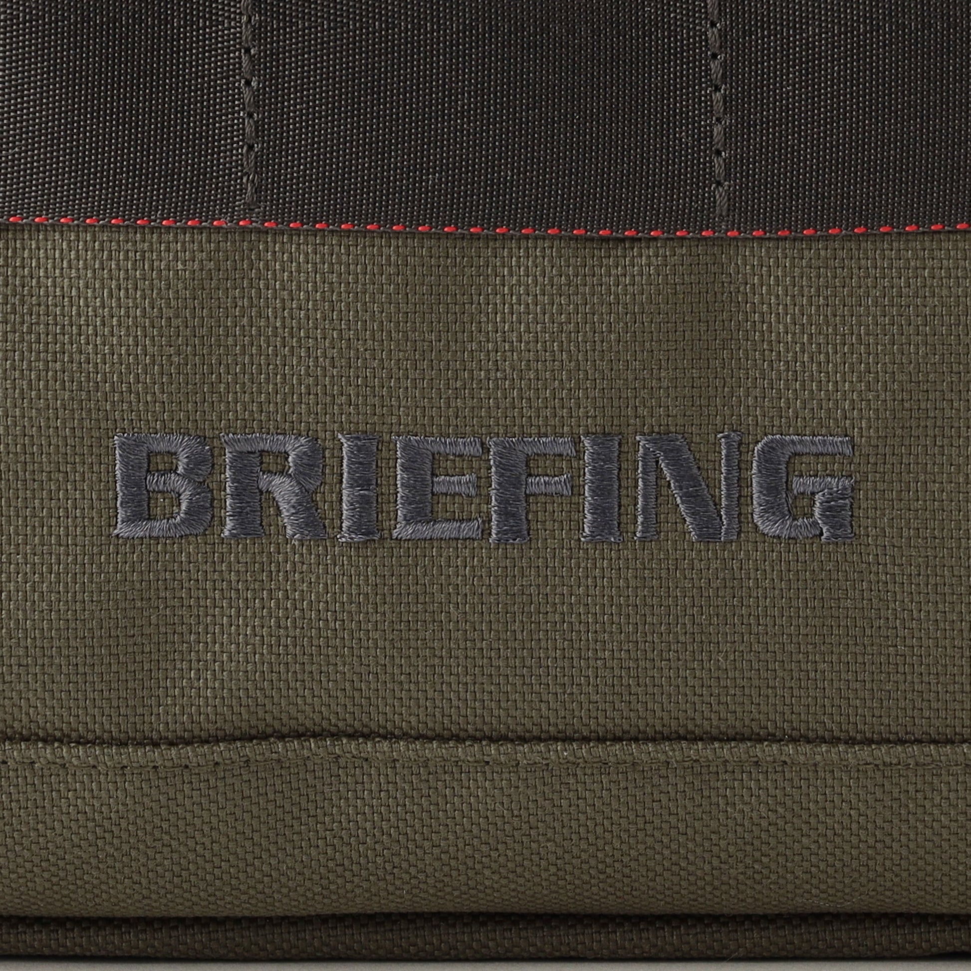 野外でのタフな使用に最適な、耐久性に優れた500デニールの｢CORDURA（R） TRUELOCK｣をメインファブリックに使用。