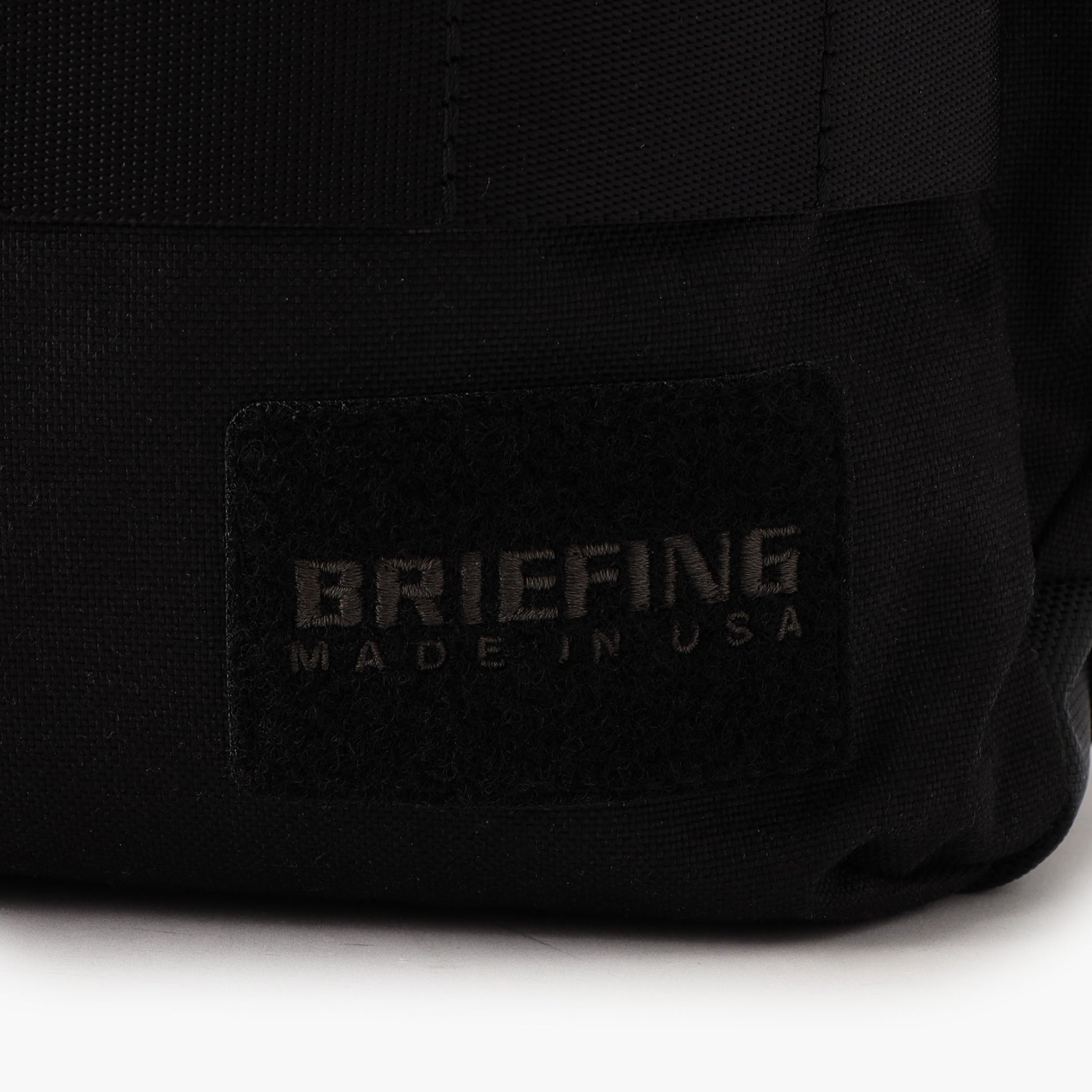 ベルクロ仕様のBRIEFINGロゴパッチを採用しました。それぞれ違った雰囲気をお楽しみいただける、遊び心あふれるデザインに。