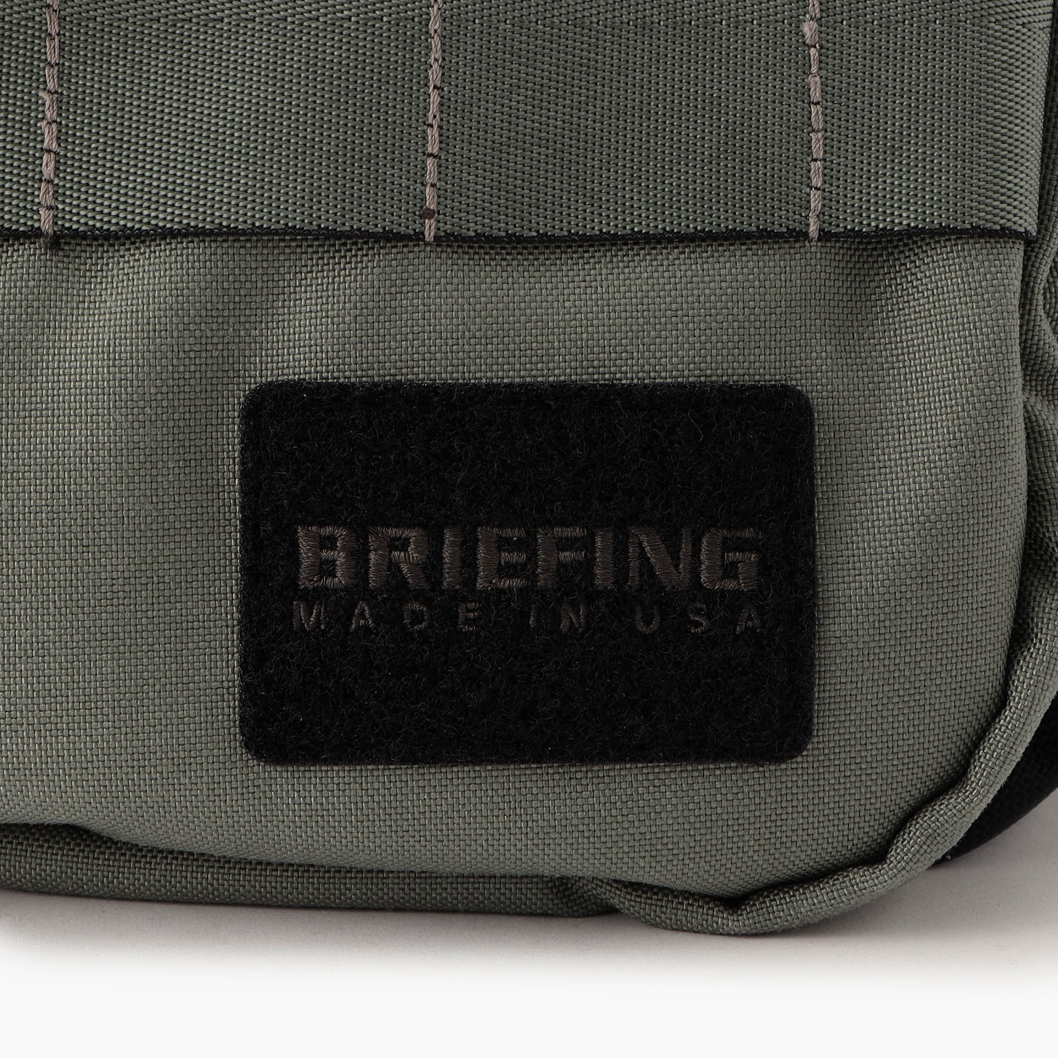 ベルクロ仕様のBRIEFINGロゴパッチを採用しました。それぞれ違った雰囲気をお楽しみいただける、遊び心あふれるデザインに。