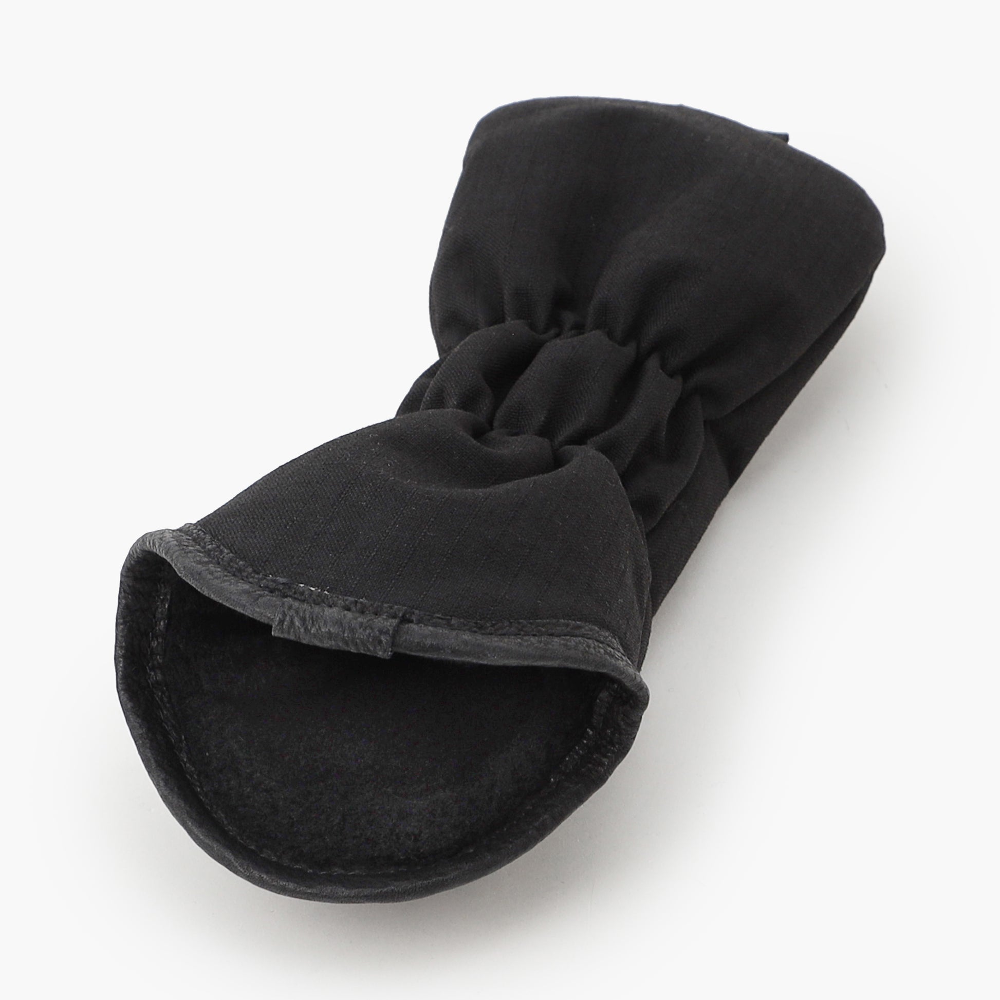 カバー内部にはボア素材を用いることで、クッション性を高め、クラブに傷がつきにくい構造に。