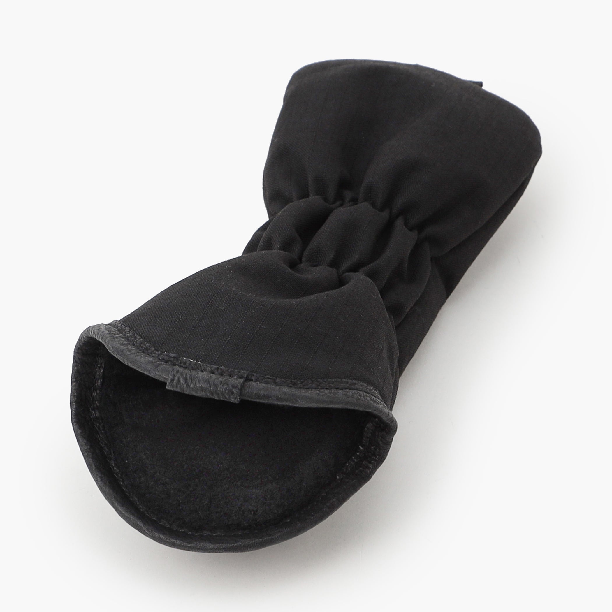 カバー内部にはボア素材を用いることで、クッション性を高め、クラブに傷がつきにくい構造に。