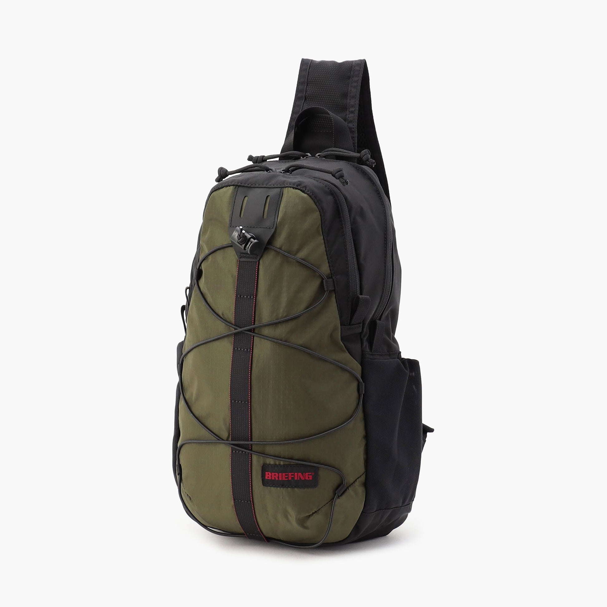 かつて人気を博した「VERTICAL SLING 」をモデファイ。80年代〜90年代のアウトドアシーンから着想を得たデザインを落とし込みました。