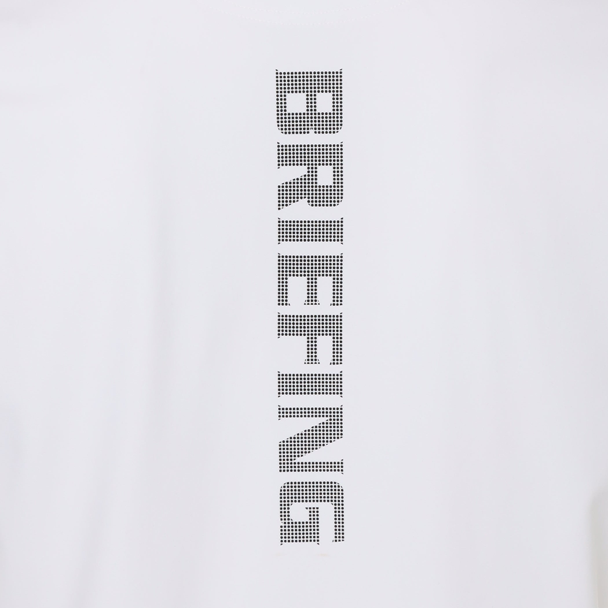 背面に配したBRIEFINGロゴが存在感大。