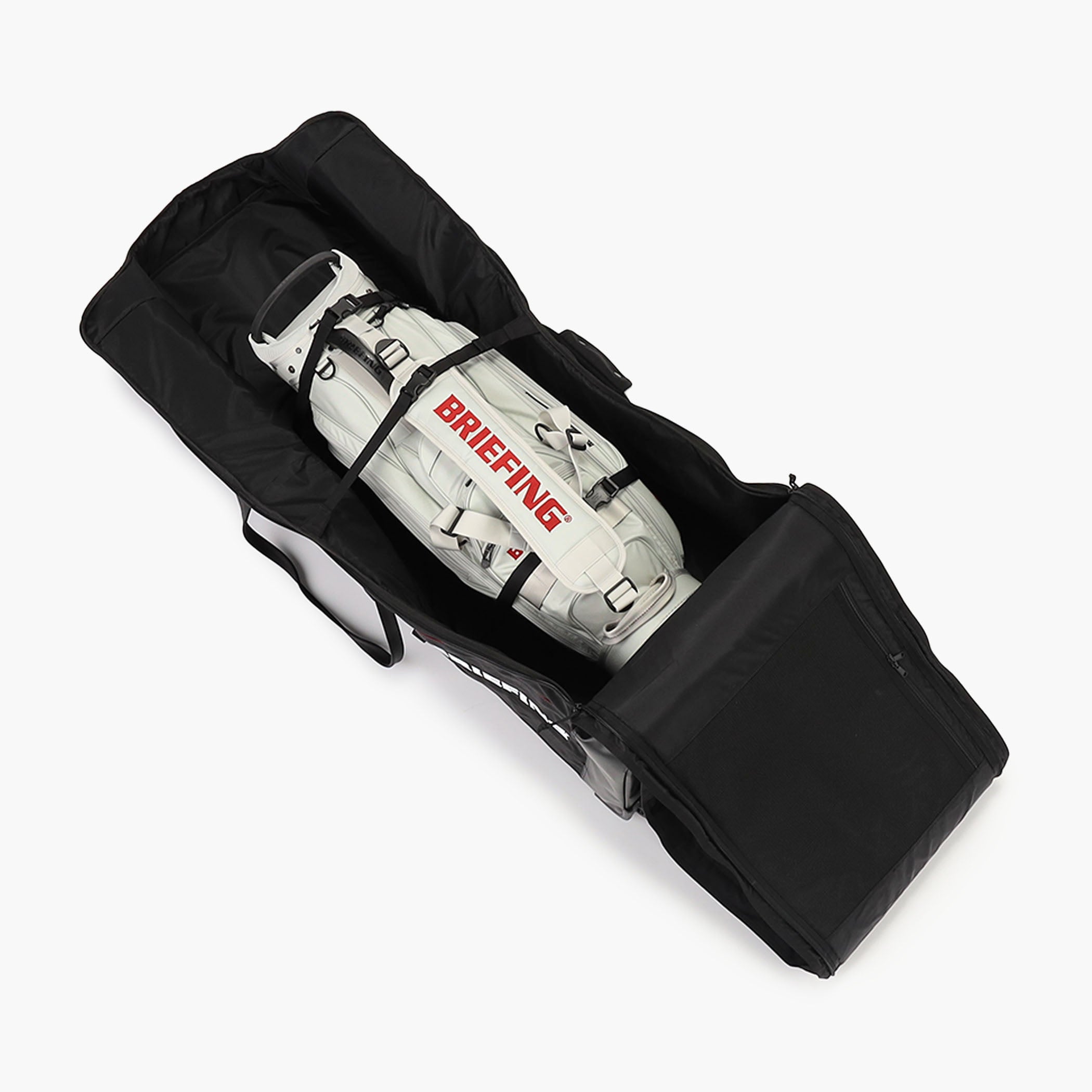 キャディバッグを収納し、空きスペースに必要な荷物をまとめて収納することが可能です。