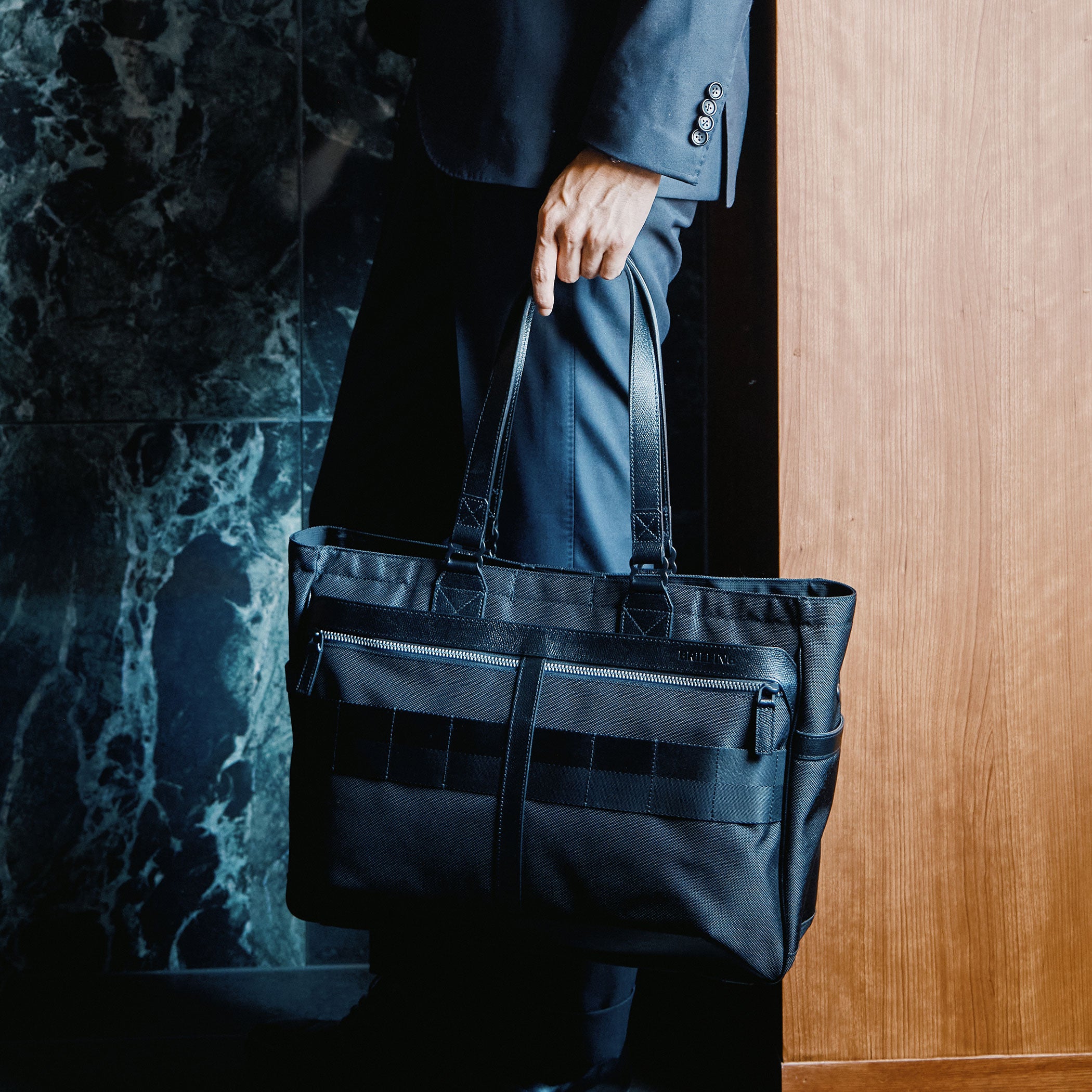 【BRIEFING】FUSION SQ TOTE HD（BLACK） FUSION SQ TOTE HD Waterproof Nylon Tote - BRIEFING Official