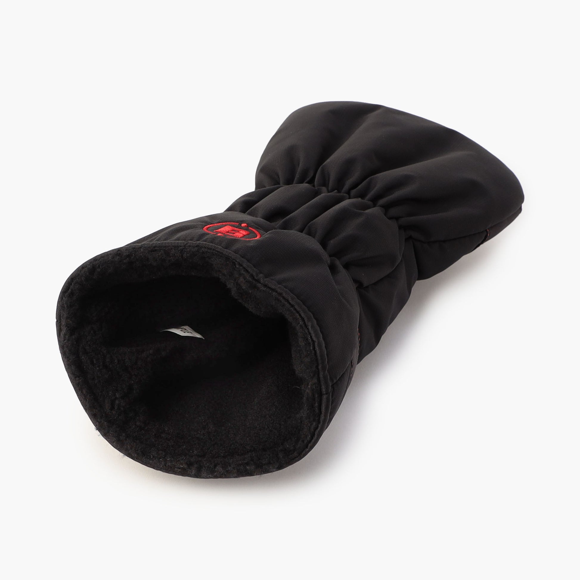 カバー内部にはボア素材を用いることで、クッション性を高め、クラブに傷がつきにくい構造に。