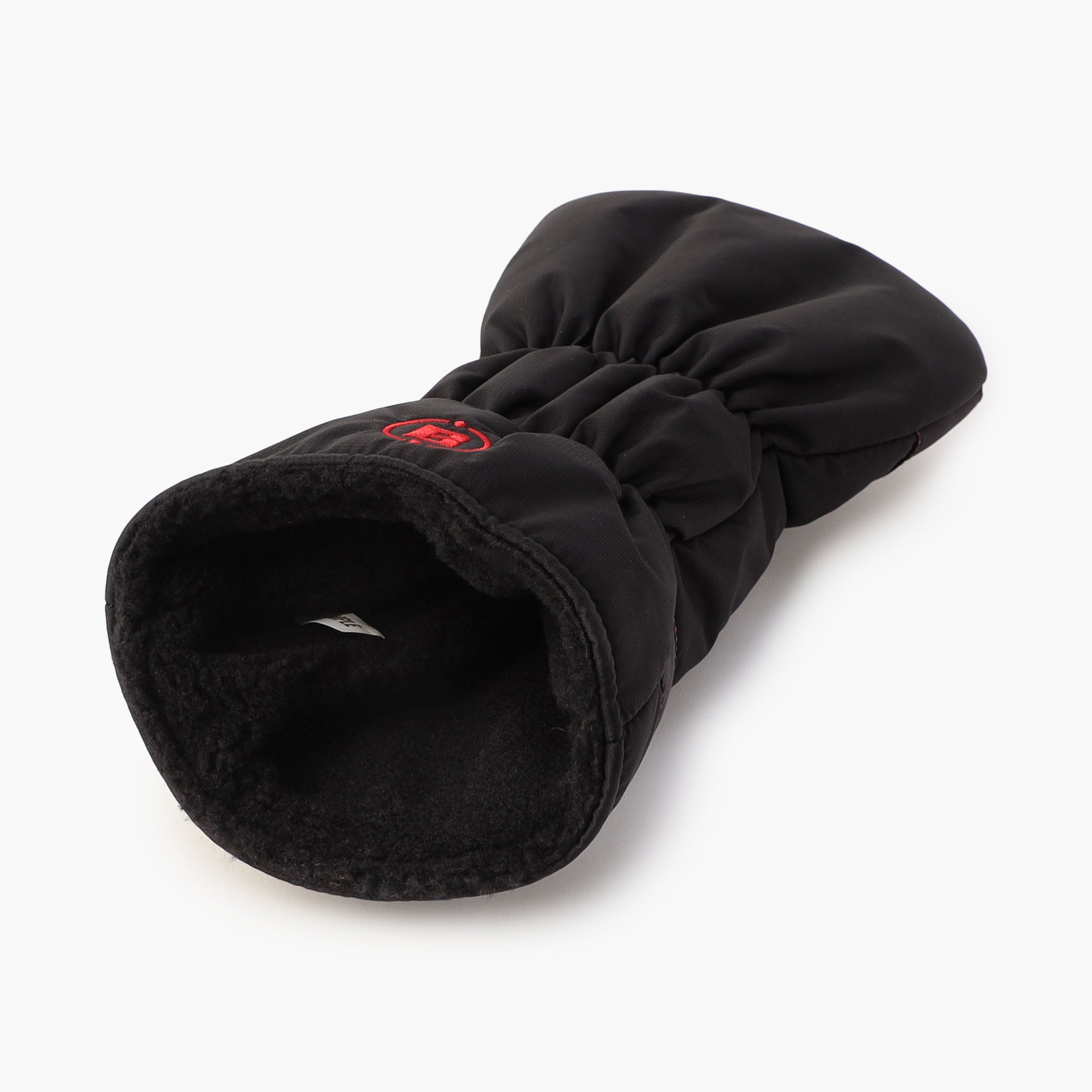 カバー内部にはボア素材を用いることで、クッション性を高め、クラブに傷がつきにくい構造に。