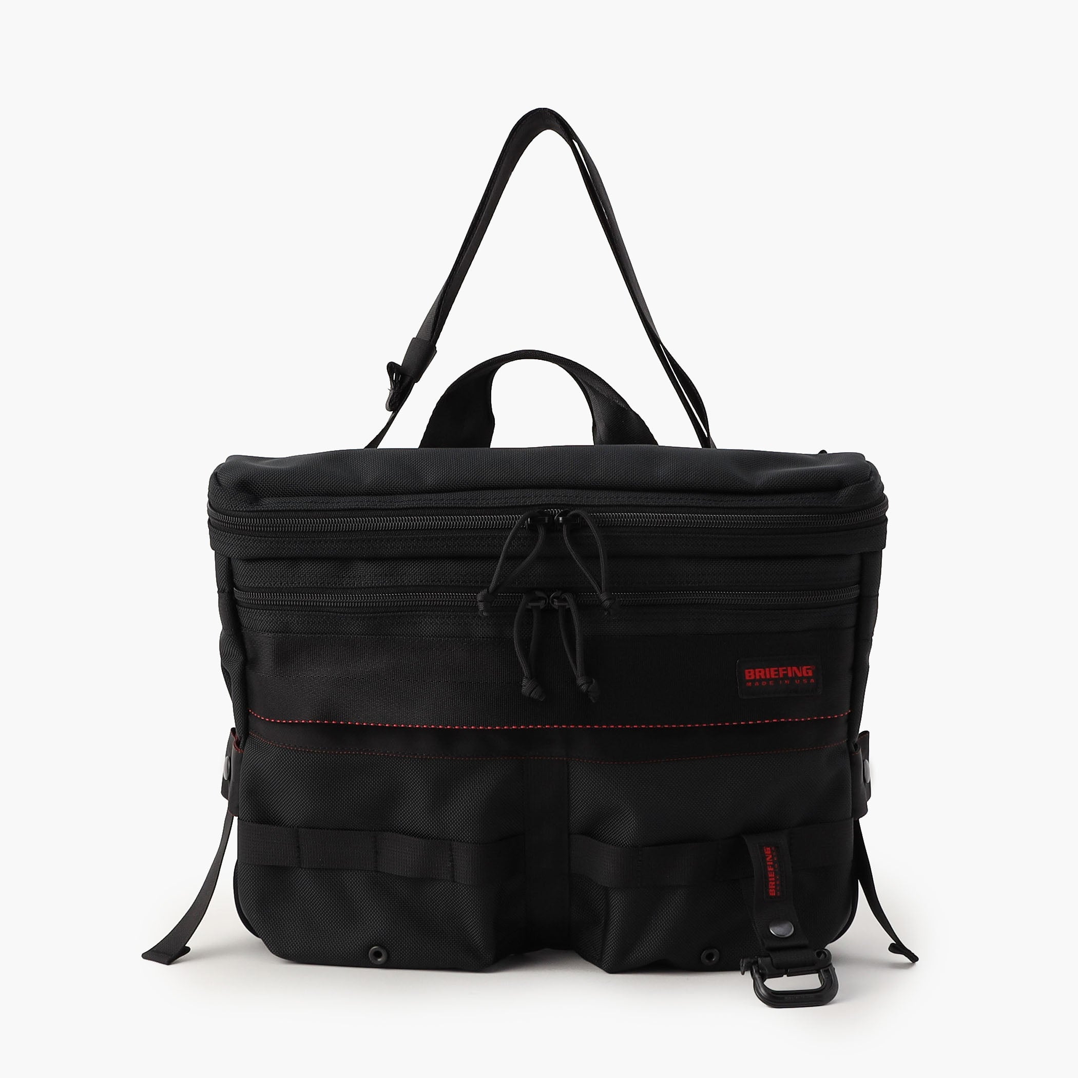 BRIEFINGの原点、「MADE IN USA」の過去のアーカイブより、復刻のリクエストを数多くいただいていた『DUNE SHOULDER』を限定復刻。